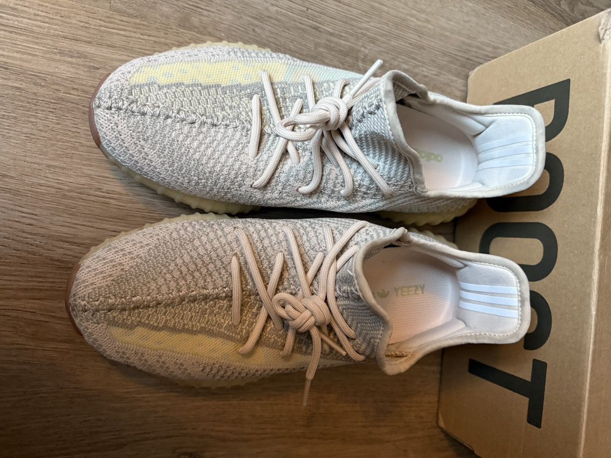 Adidas × Yeezy Adidas Yeezy Boost 350 v2 Size US 11 / EU 44 - 1 Thumbnail