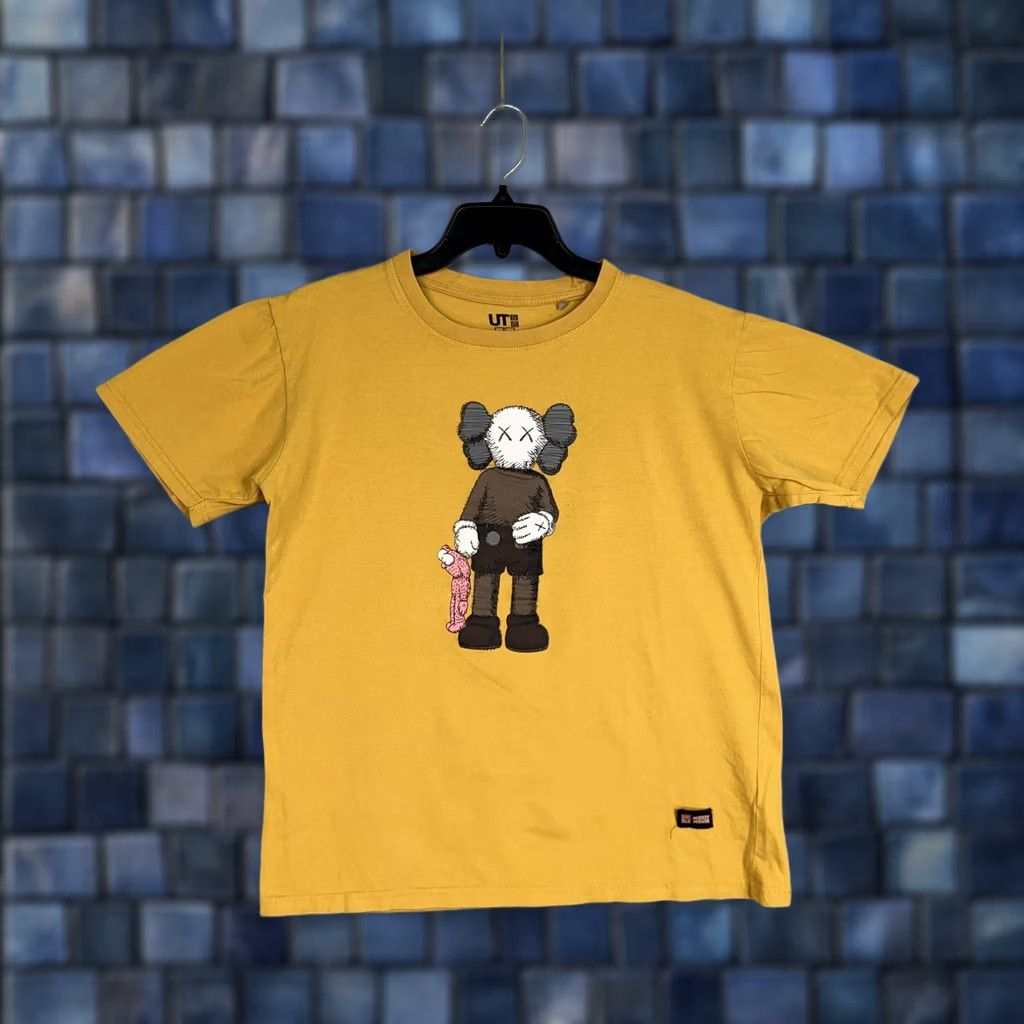 Uniqlo Uniqlo Disney Mickey Mouse by KAWS Shirt Womens XL Yellow Graphic Tee Street Art Size XL / US 12-14 / IT 48-50 - 1 Thumbnail