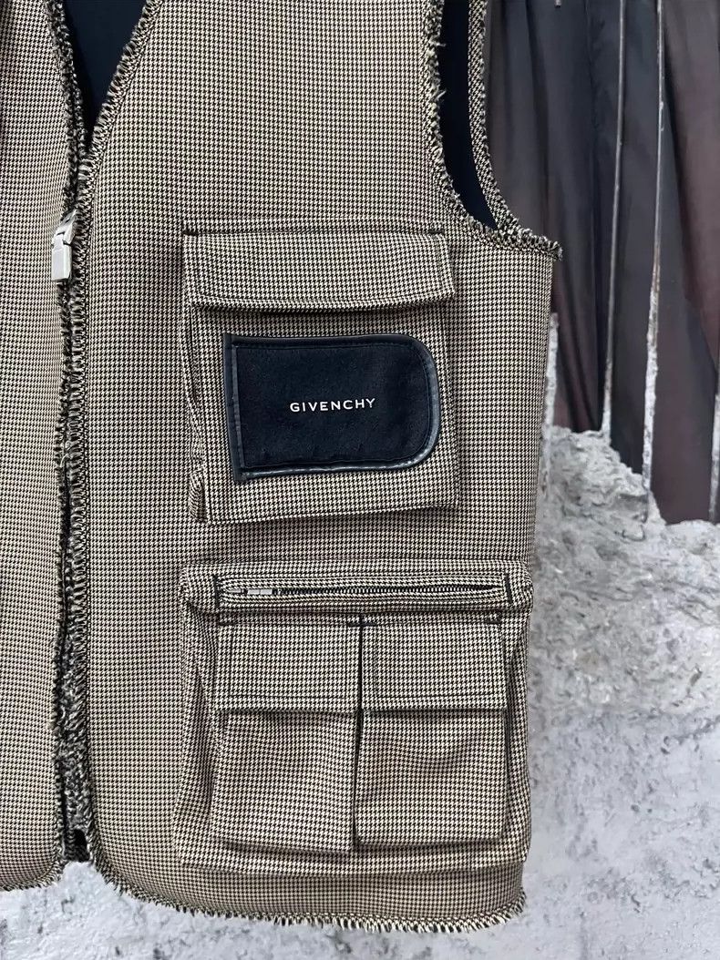 Givenchy Givenchy Size44 Functional Vest Size US M / EU 48-50 / 2 - 5 Thumbnail