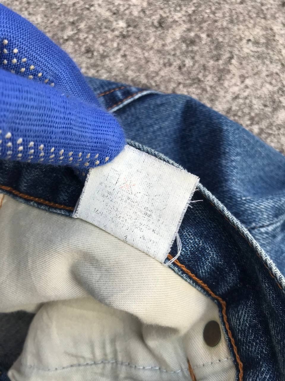 Levi's VINTAGE 1990s LEVIS 502 SELVEDGED DISTRESSED KURT COBAIN Size US 33 - 9 Thumbnail