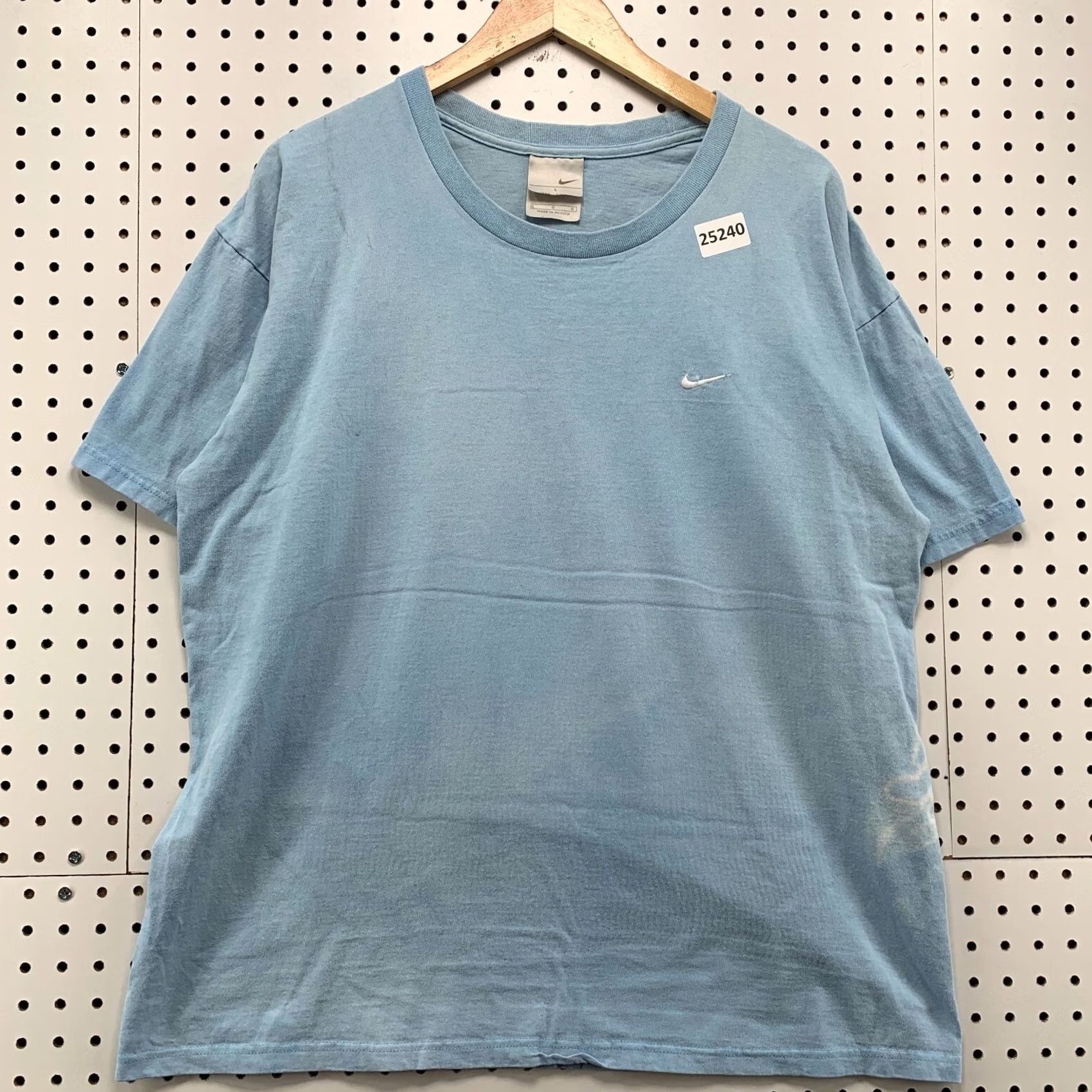 Nike VINTAGE Nike Shirt White Embroidered Swoosh Adult Large Size US L / EU 52-54 / 3 - 5 Thumbnail