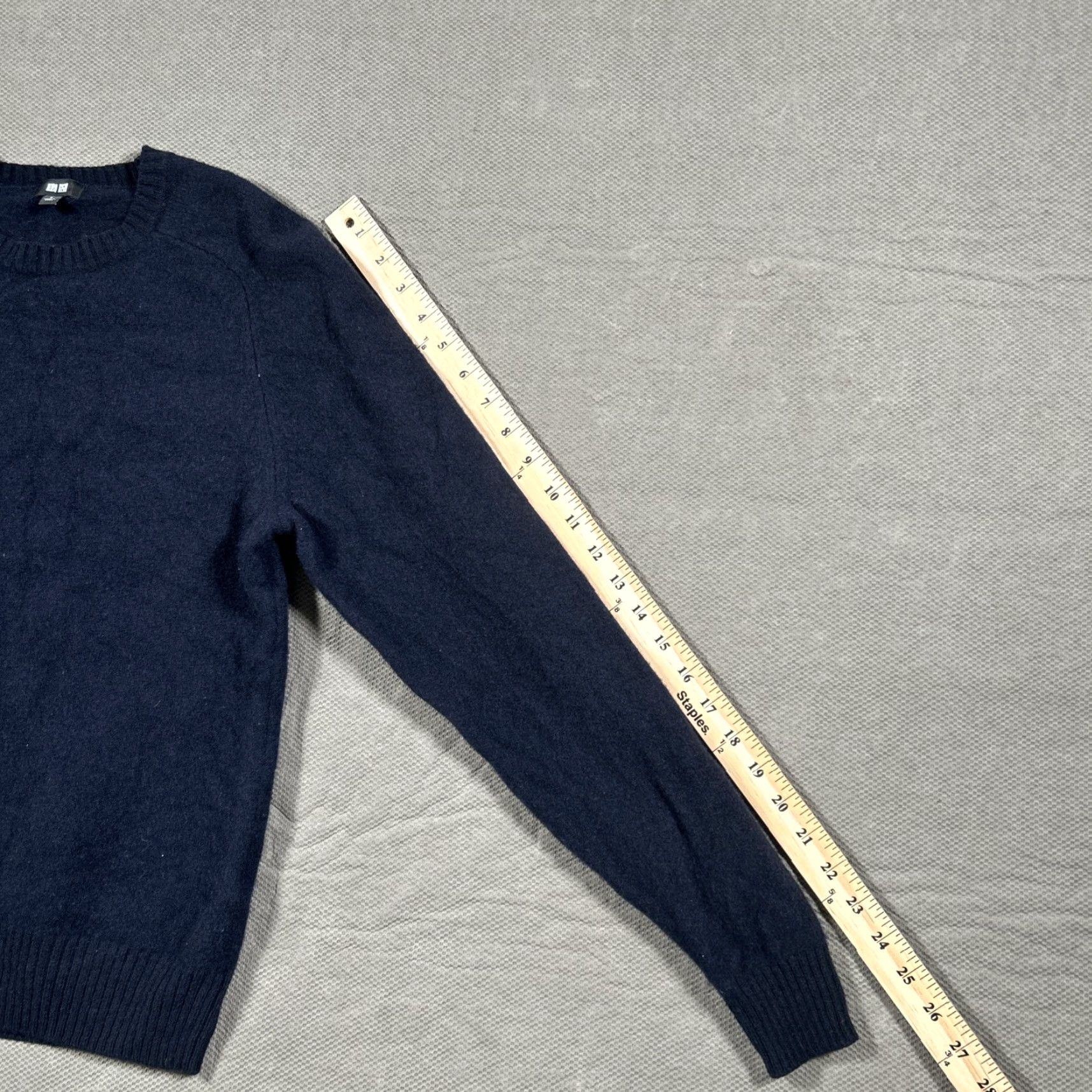 Uniqlo Uniqlo Sweater Womens Size Small Black 100% Wool Lightweight Crew Neck Size S / US 4 / IT 40 - 6 Thumbnail