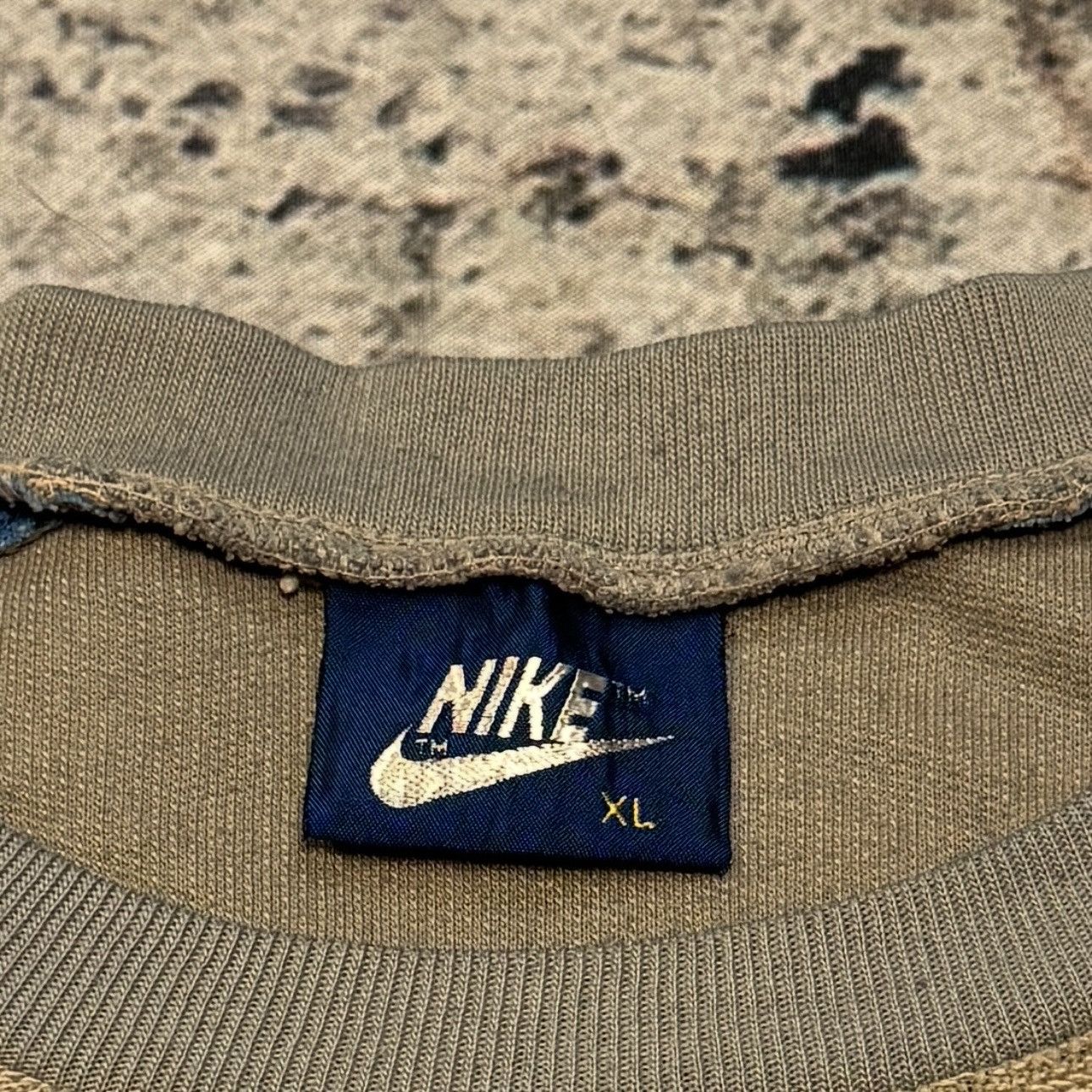 Nike 80s Nike Thrashed Faded Distressed Sweatshirt Size US XL / EU 56 / 4 - 3 Thumbnail