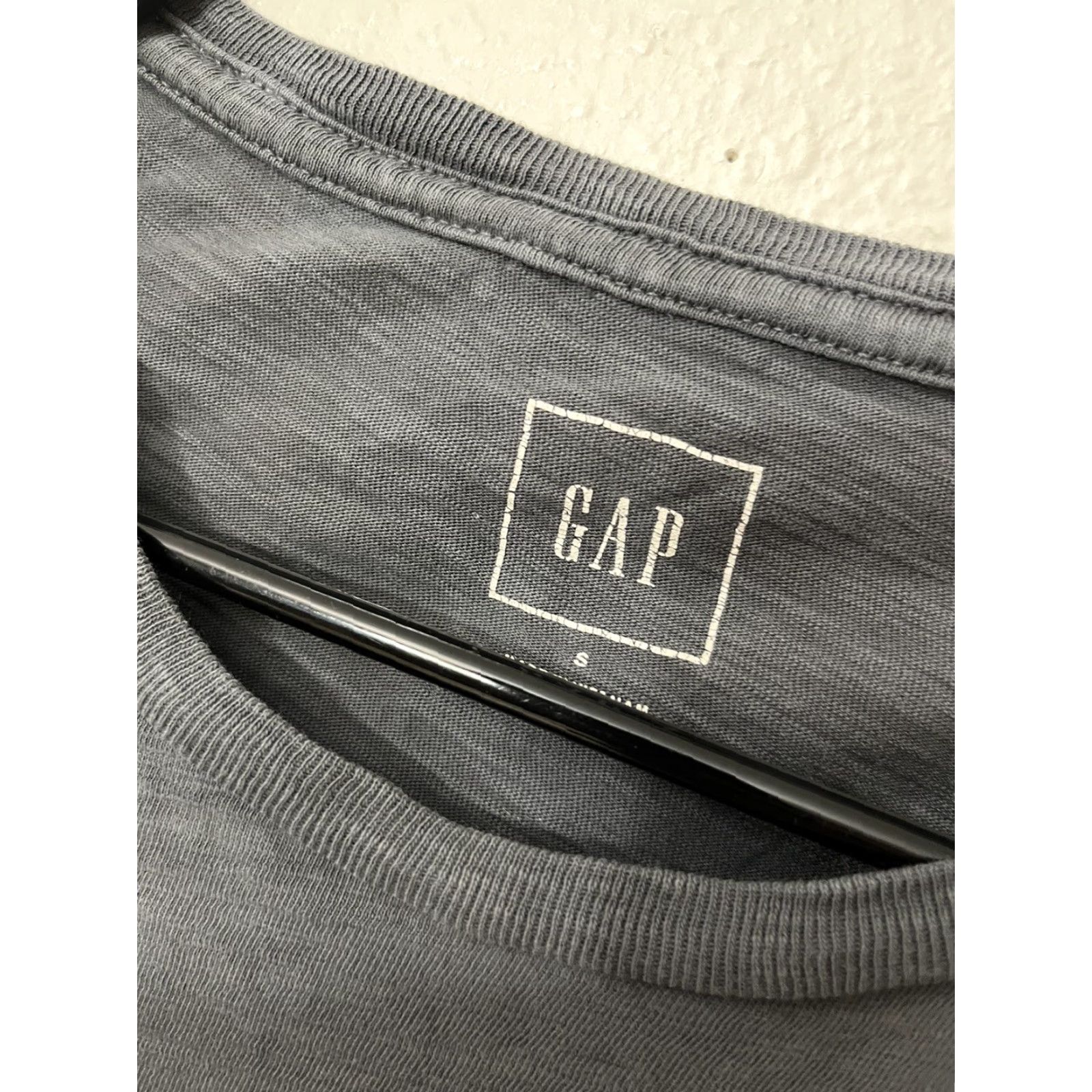 Gap Gap Long Sleeve Tee Shirt Mens Small Gray Knit Crew Neck Pocket Tee Shirt Crew Neck Tee Long Sleeve Mens Small Gray Gap Knit Pocket Size US S / EU 44-46 / 1 - 2 Thumbnail