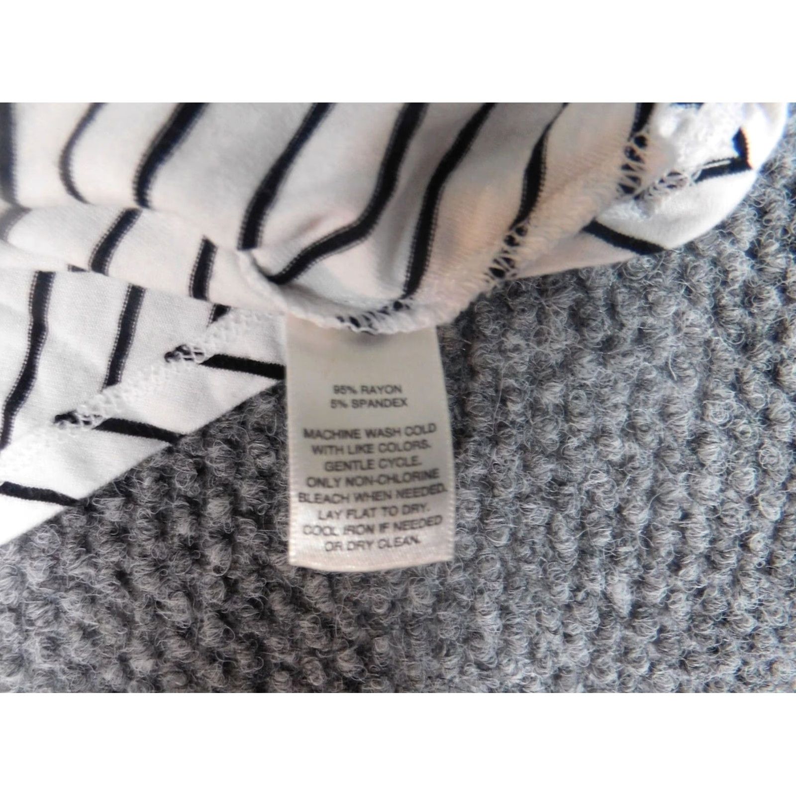 White House Black Market White House Black Market Blouse Womens Medium White Striped Pullover Crew Neck Stretch Casual Rayon Regular Size M / US 6-8 / IT 42-44 - 6 Thumbnail