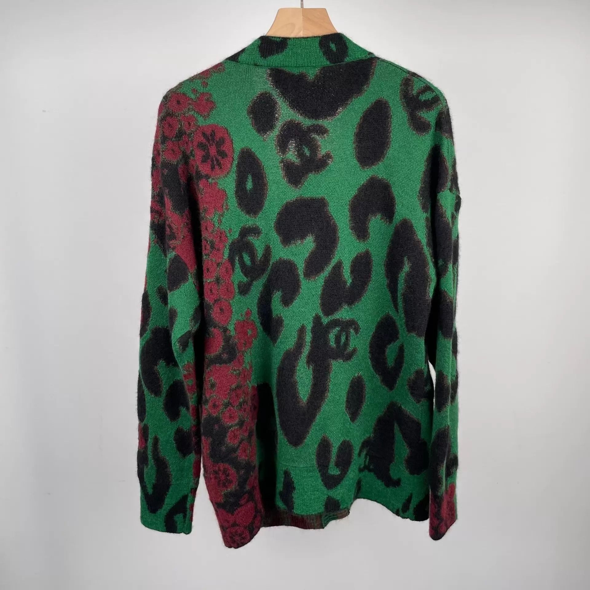 Chanel Chanel Leopard Print CC Green & Black Cardigan Size 34 Size XS / US 0-2 / IT 36-38 - 2 Thumbnail