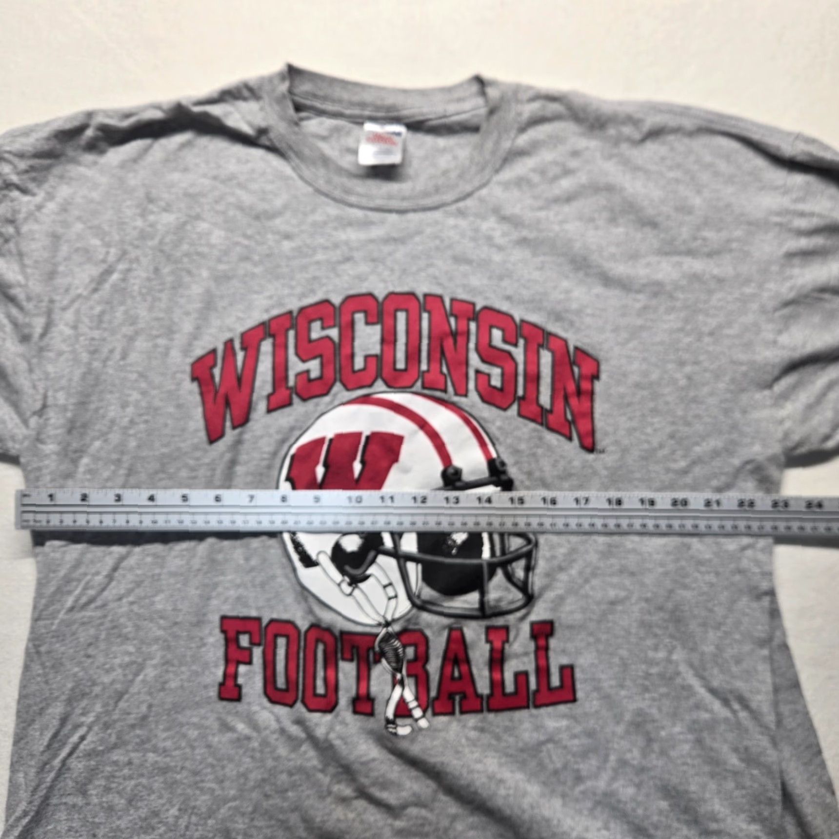 Jerzees Wisconsin Badgers Football Shirt T-Shirt Adult Men 2X Gray Big & Tall Short Sleeve Tee XX2X Size US XXL / EU 58 / 5 - 4 Thumbnail
