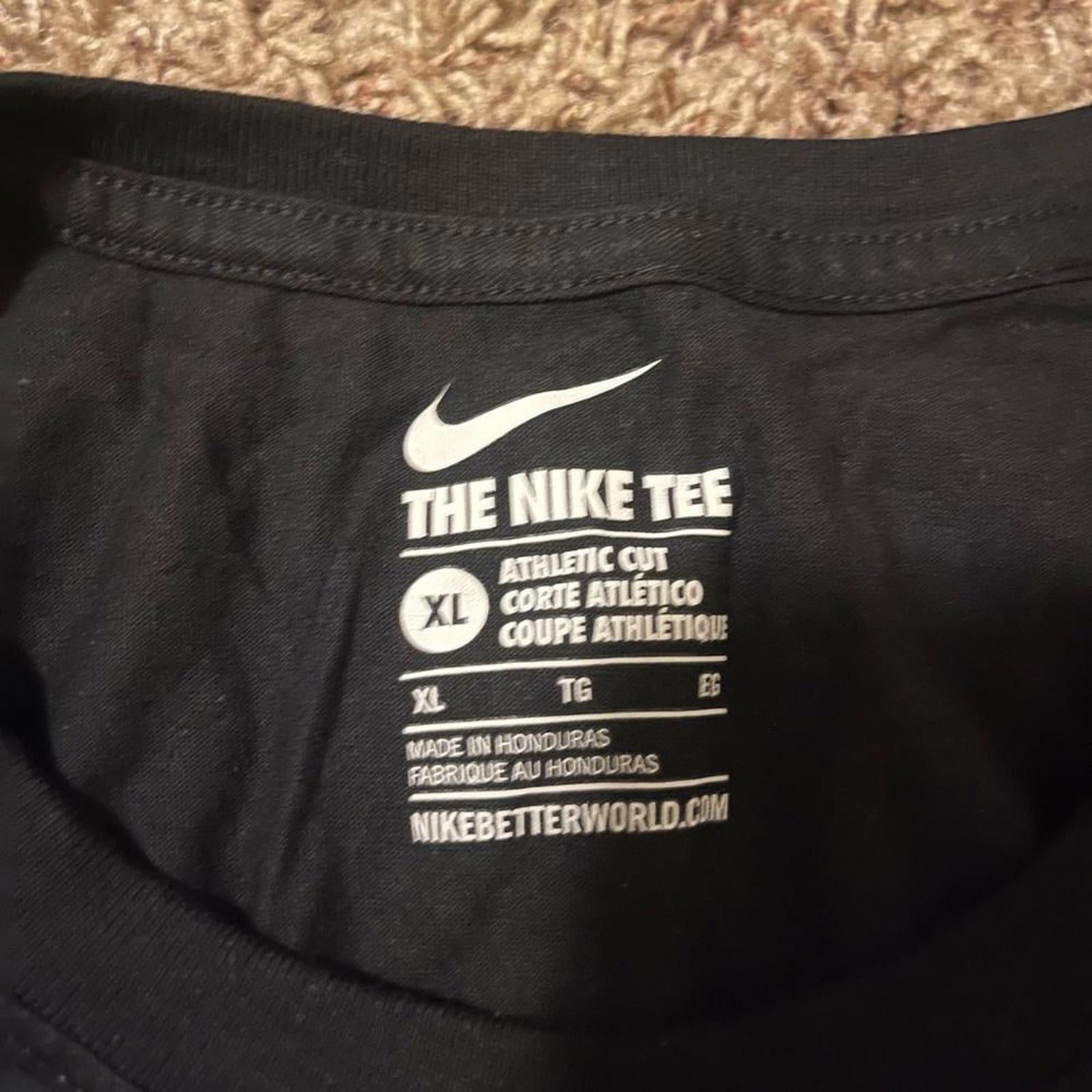Nike Nike The Van Elfs Employee Exclusive Tee Size US XL / EU 56 / 4 - 4 Thumbnail