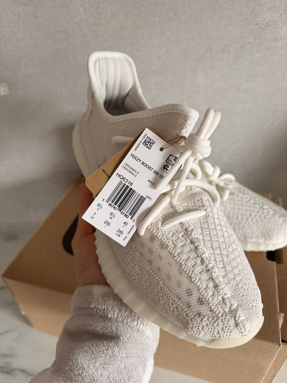 Yeezy Yeezy 350 BONE Size US 7 / EU 40 - 2 Thumbnail