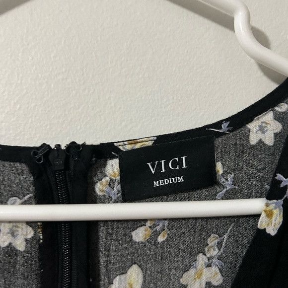 Other Vici Floral Jumpsuit Size 28" / US 6 / IT 42 - 6 Thumbnail