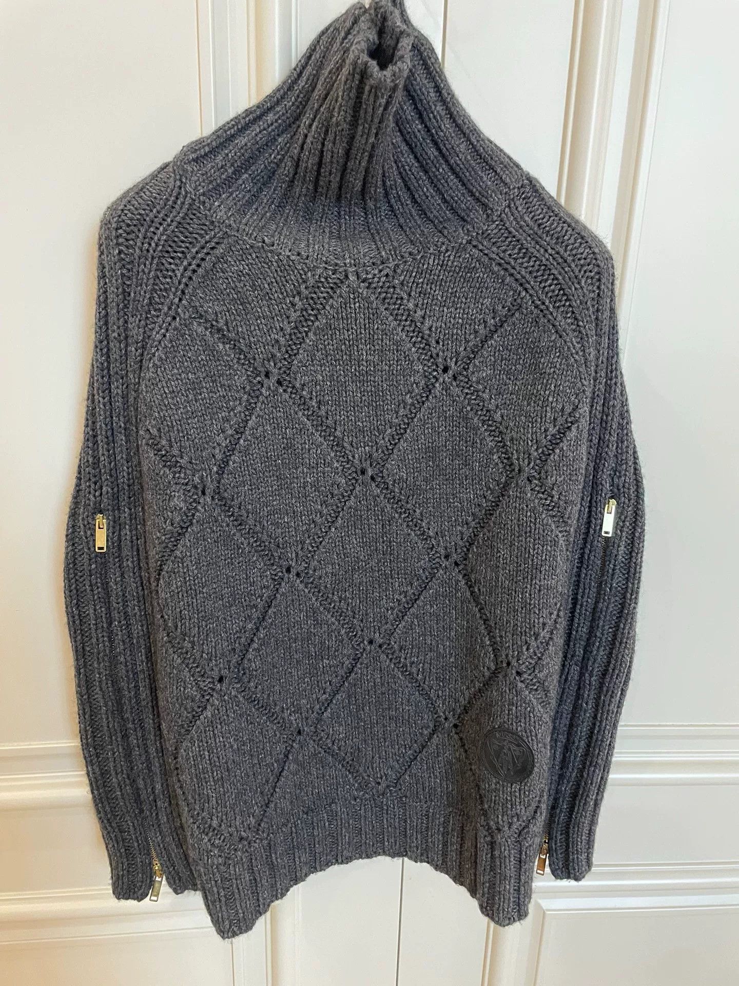 Gucci Gucci Gray Cape Coat Sweater L Size L / US 10 / IT 46 - 1 Thumbnail