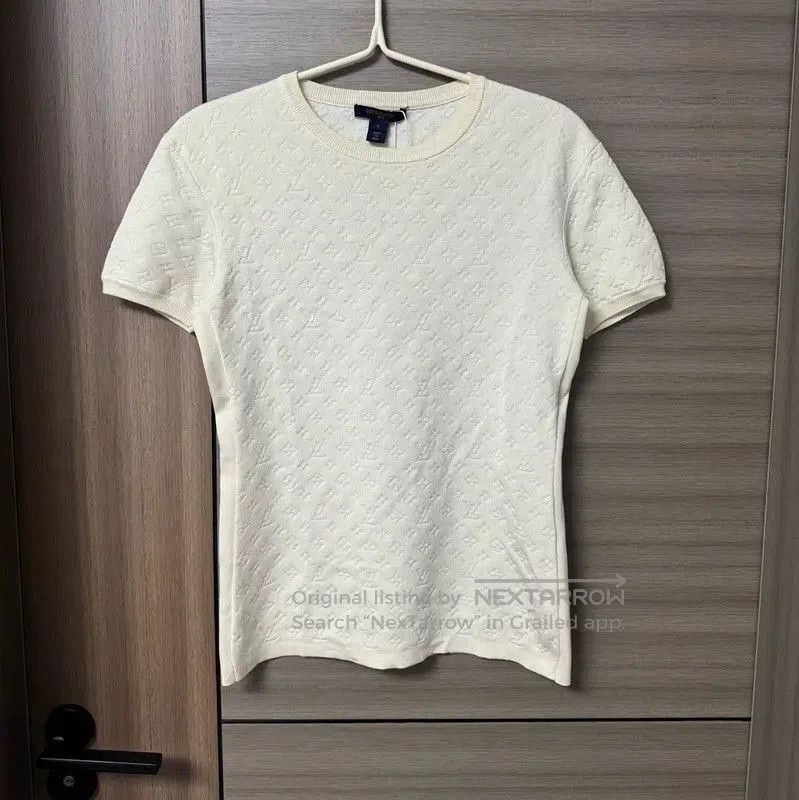 Louis Vuitton Louis Vuitton Cream Silk Women's T. Size S / US 4 / IT 40 - 1 Thumbnail