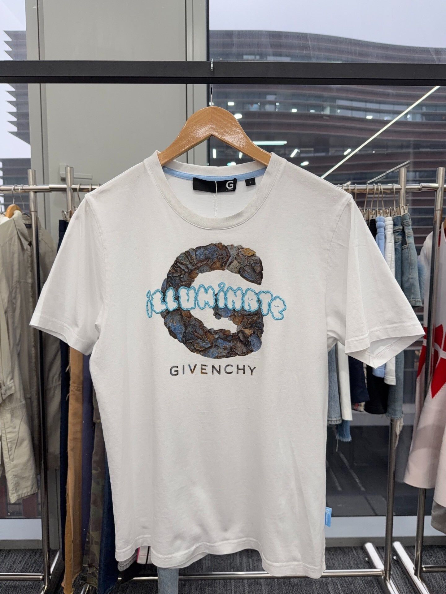 Givenchy Givenchy White Logo Beaded Short Sleeve Size US S / EU 44-46 / 1 - 1 Thumbnail
