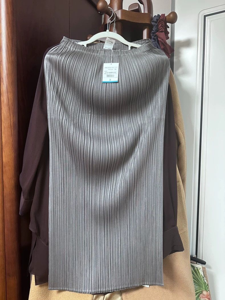 Issey Miyake Issey Miyake size:3 Grey pleated skirt Size 42" / US 20 - 2 Thumbnail