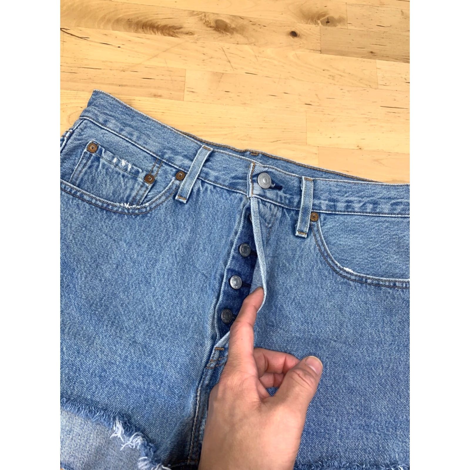Levi's VINTAGE Levi's Denim Shorts Womens 27 Blue Straight Cut-Off Casual Button Fly 90s American Classic Mens? Girls? Wait. Size 27" / US 4 / IT 40 - 5 Thumbnail