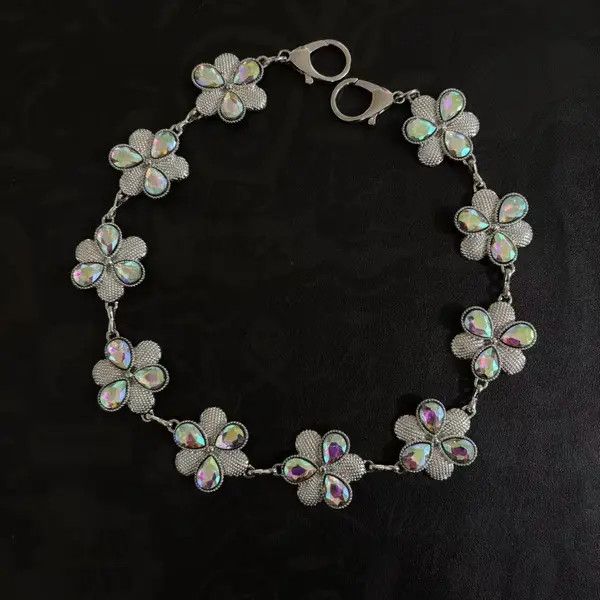 Jewelry Silver Floral Chain Wallet with Iridescent Stones Size ONE SIZE - 4 Thumbnail