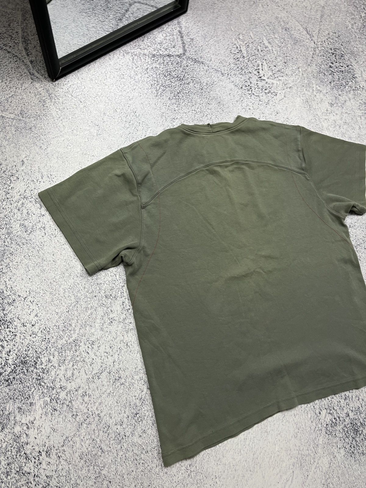 Oakley Vintage 00’s Oakley Center 3D Circle Graphic Logo T-shirt Size US XL / EU 56 / 4 - 11 Thumbnail