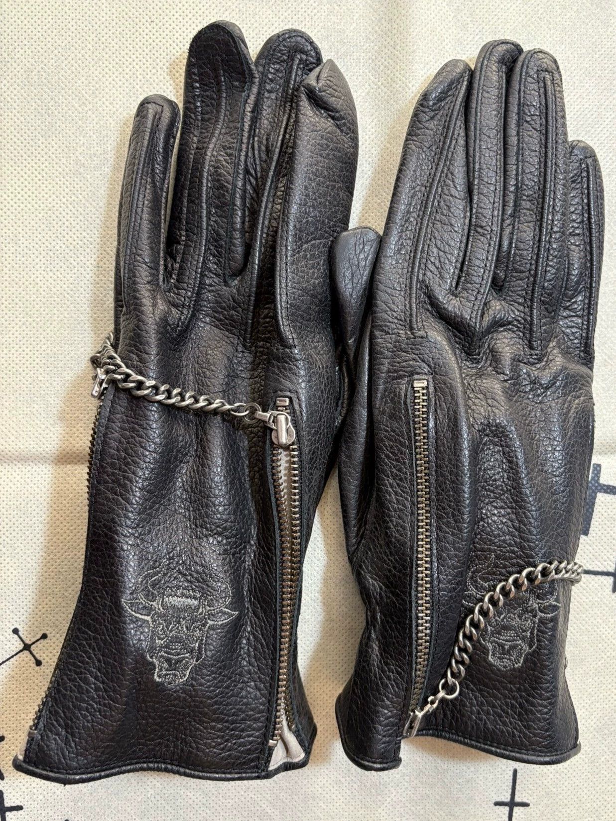 Jean Paul Gaultier Jean Paul Gaultier 90s Bull Embroidered Chain Gloves Size ONE SIZE - 1 Thumbnail