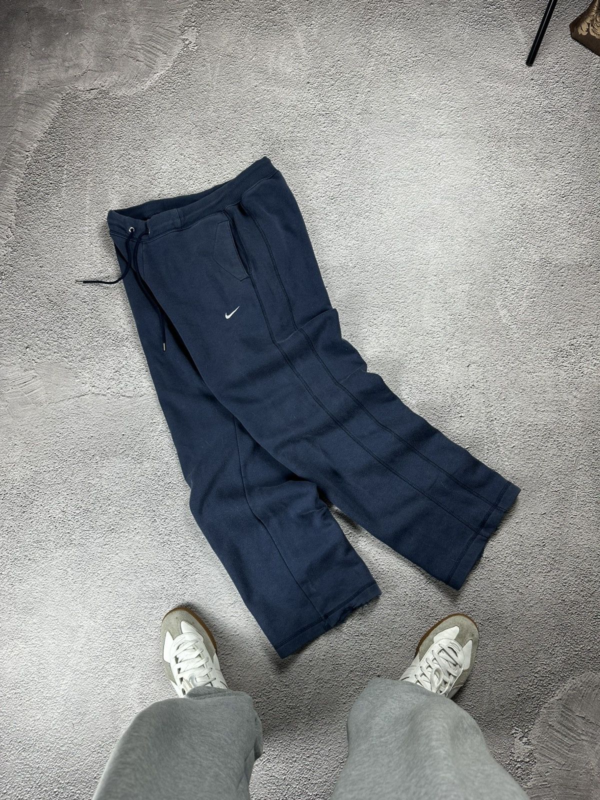 Nike Vintage Nike Wide Leg Fleece Baggy Sweatpants Navy Blue Size 30" / US 8 / IT 44 - 1 Thumbnail