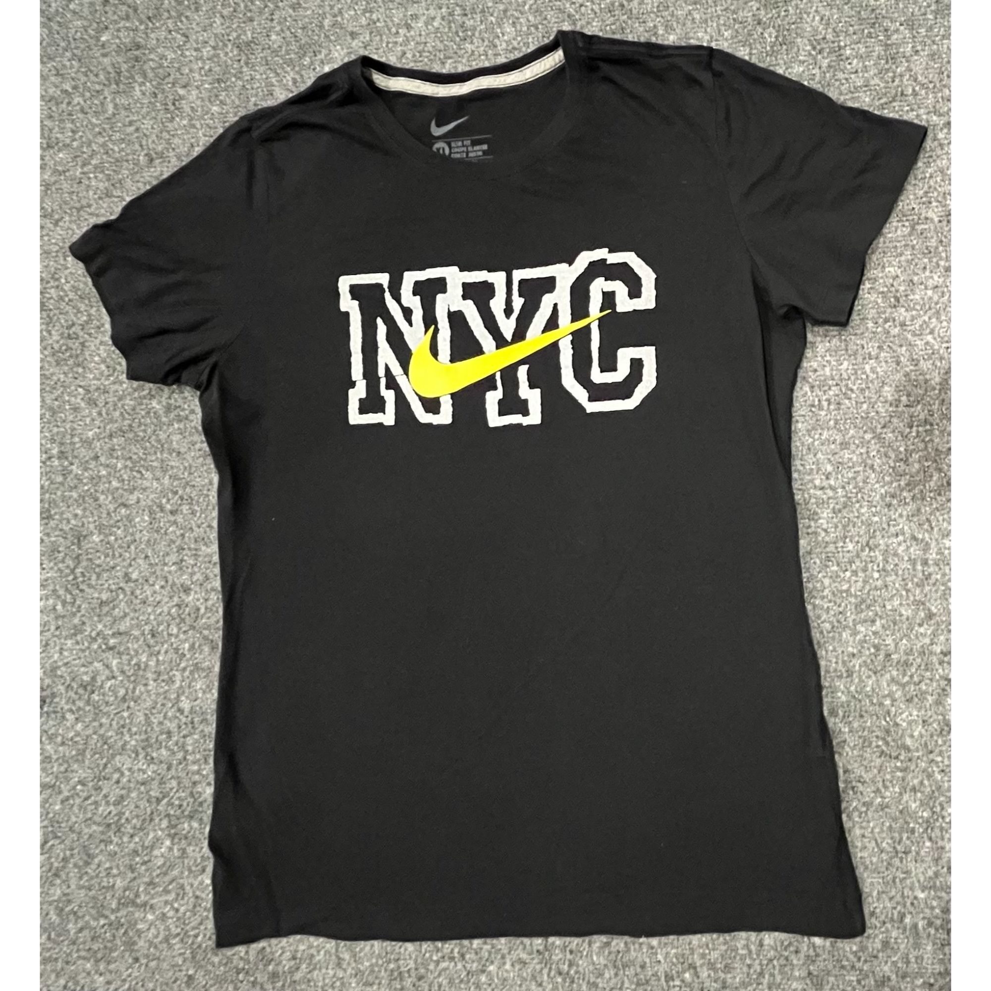 Nike the nike tee shirt size xl black nyc new york swoosh short s Size US XL / EU 56 / 4 - 1 Thumbnail