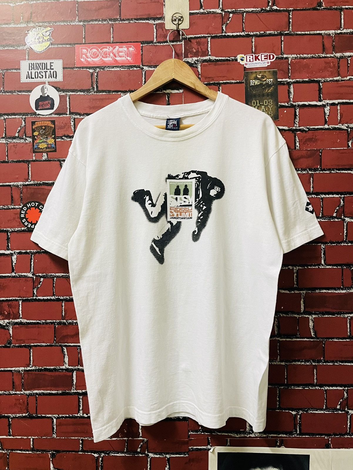 Stussy VINTAGE STUSSY MULTINATIONAL LIMIT 1998 TEE Size US M / EU 48-50 / 2 - 1 Thumbnail