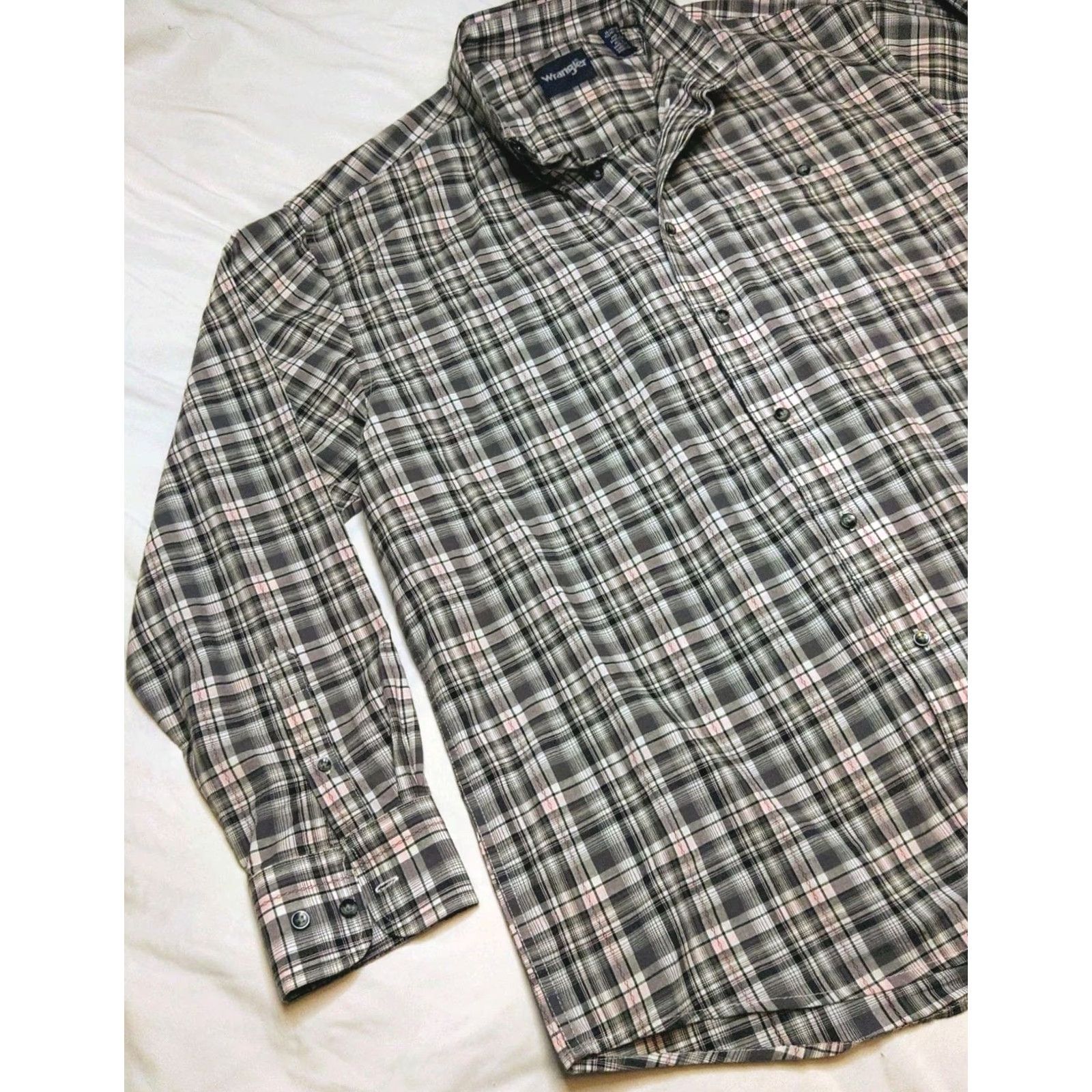 Wrangler Wrangler Shirt Mens XL Gray Pink Plaid Western Casual Workwear Button-Up Long Sleeve + Pocketed Button-Front Western Theme Mens Size US XL / EU 56 / 4 - 3 Thumbnail