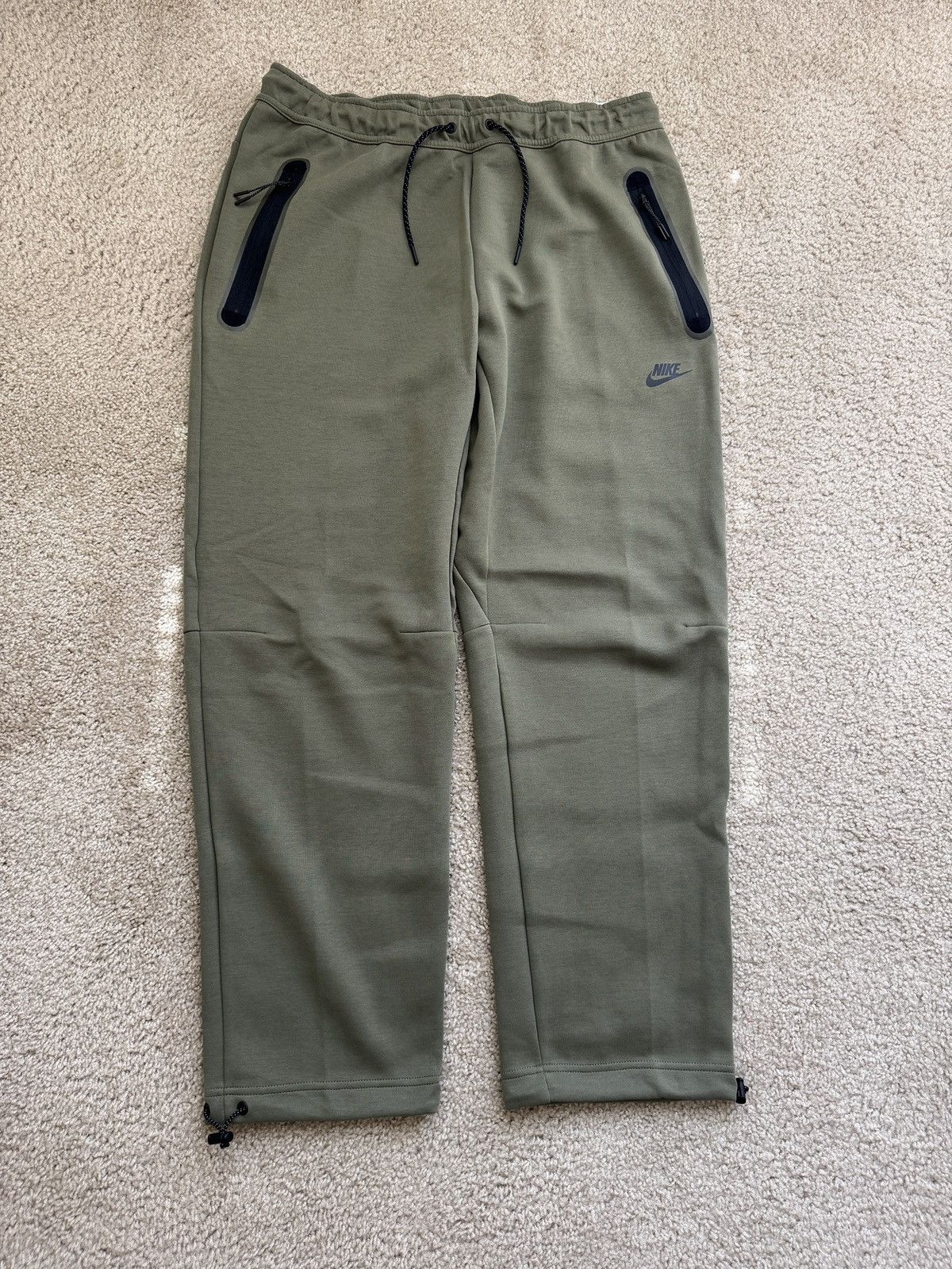 Nike Nike Tech Sweatpants Open Hem Size XL Army Green Size US 36 / EU 52 - 1 Thumbnail