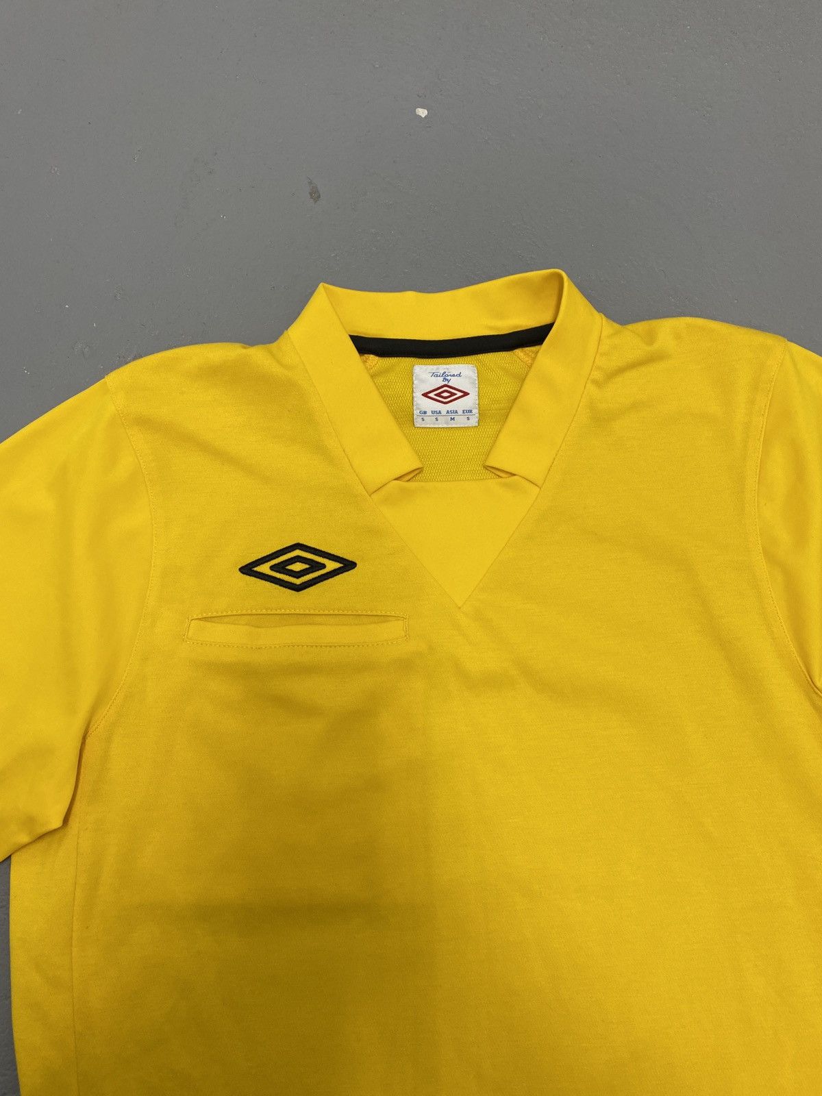 Umbro Umbro yellow soccer jersey Size US M / EU 48-50 / 2 - 4 Thumbnail