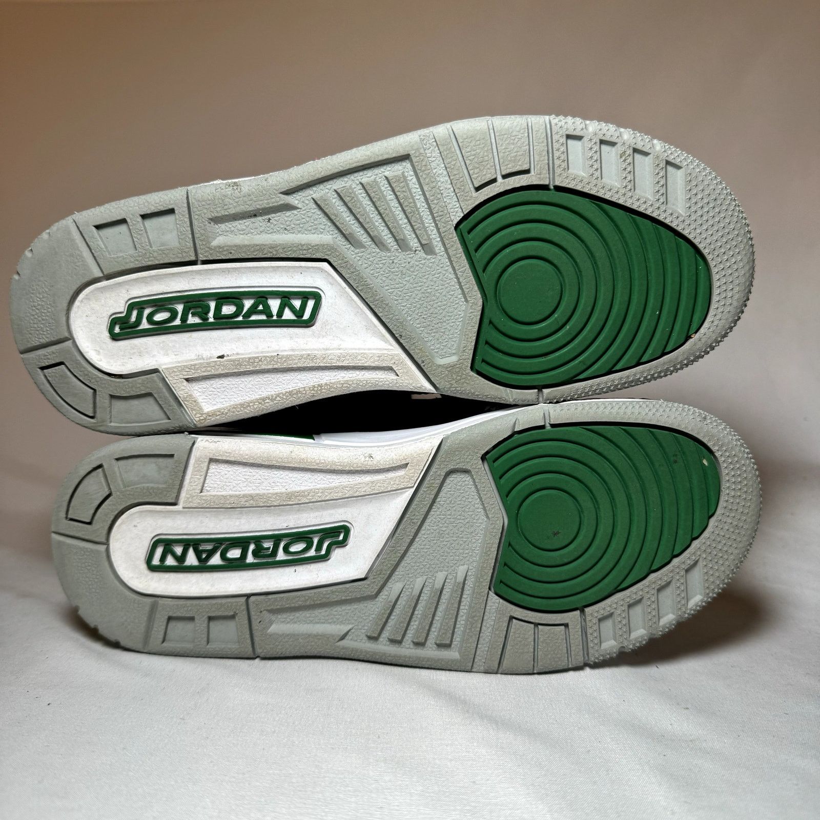 Jordan Brand × Nike Size 5 - Nike Air Jordan 3 Retro GS Pine Green Men's Shoes Size US 5 / EU 37 - 7 Thumbnail