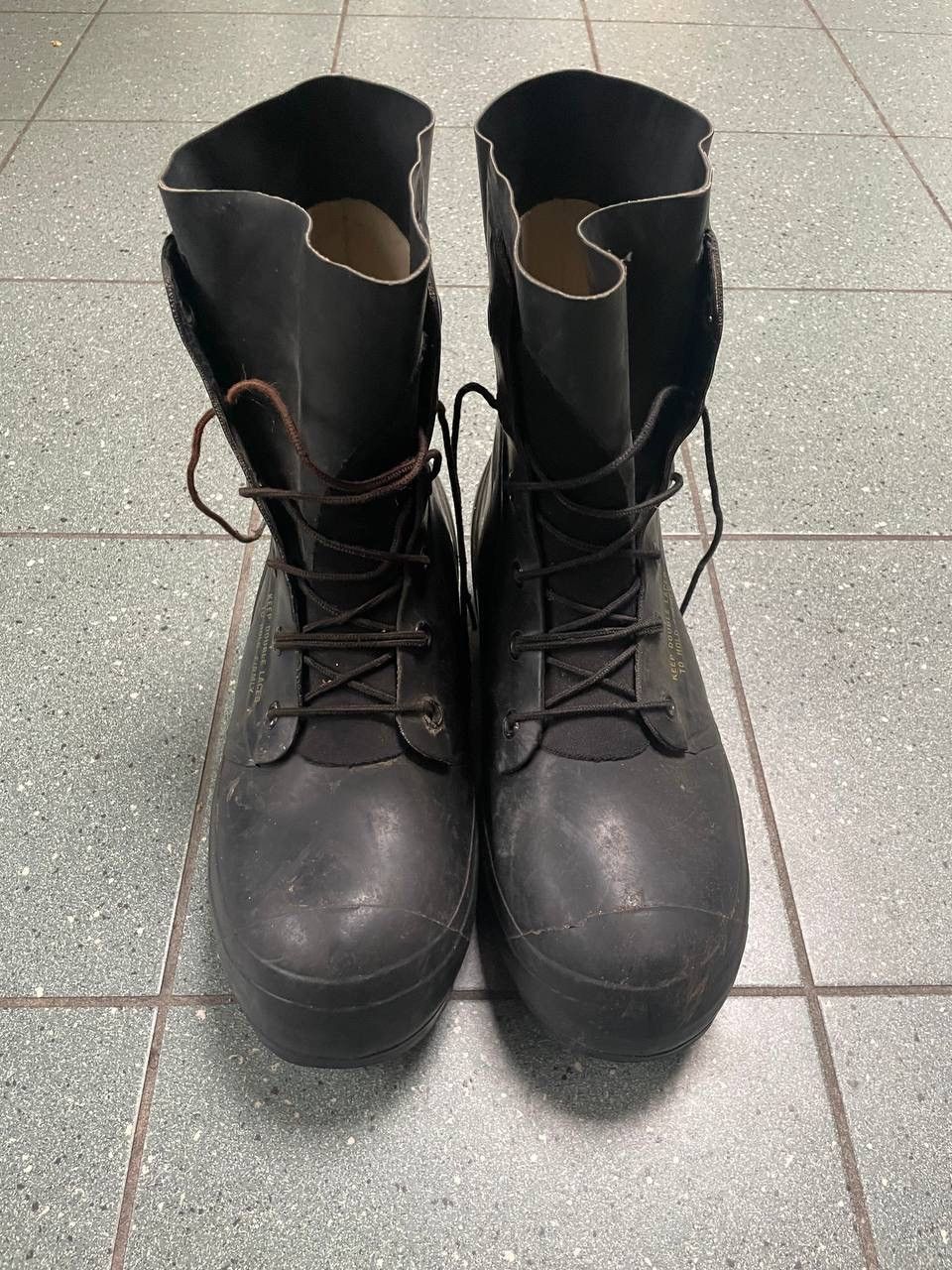 Bata × Mickey Mouse US Military Bata Mickey Mouse Boots Size US 11 / EU 44 - 2 Thumbnail