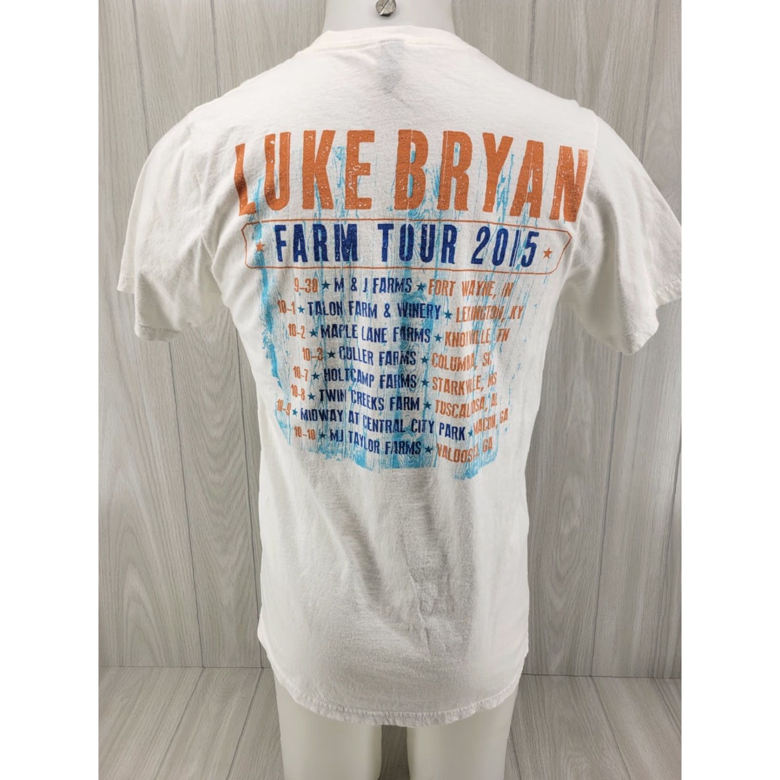 Vintage Luke Bryan Farm Tour 2015 White Mens Tshirt Top Tee Shirt Graphic - Size Medium Size US M / EU 48-50 / 2 - 6 Thumbnail