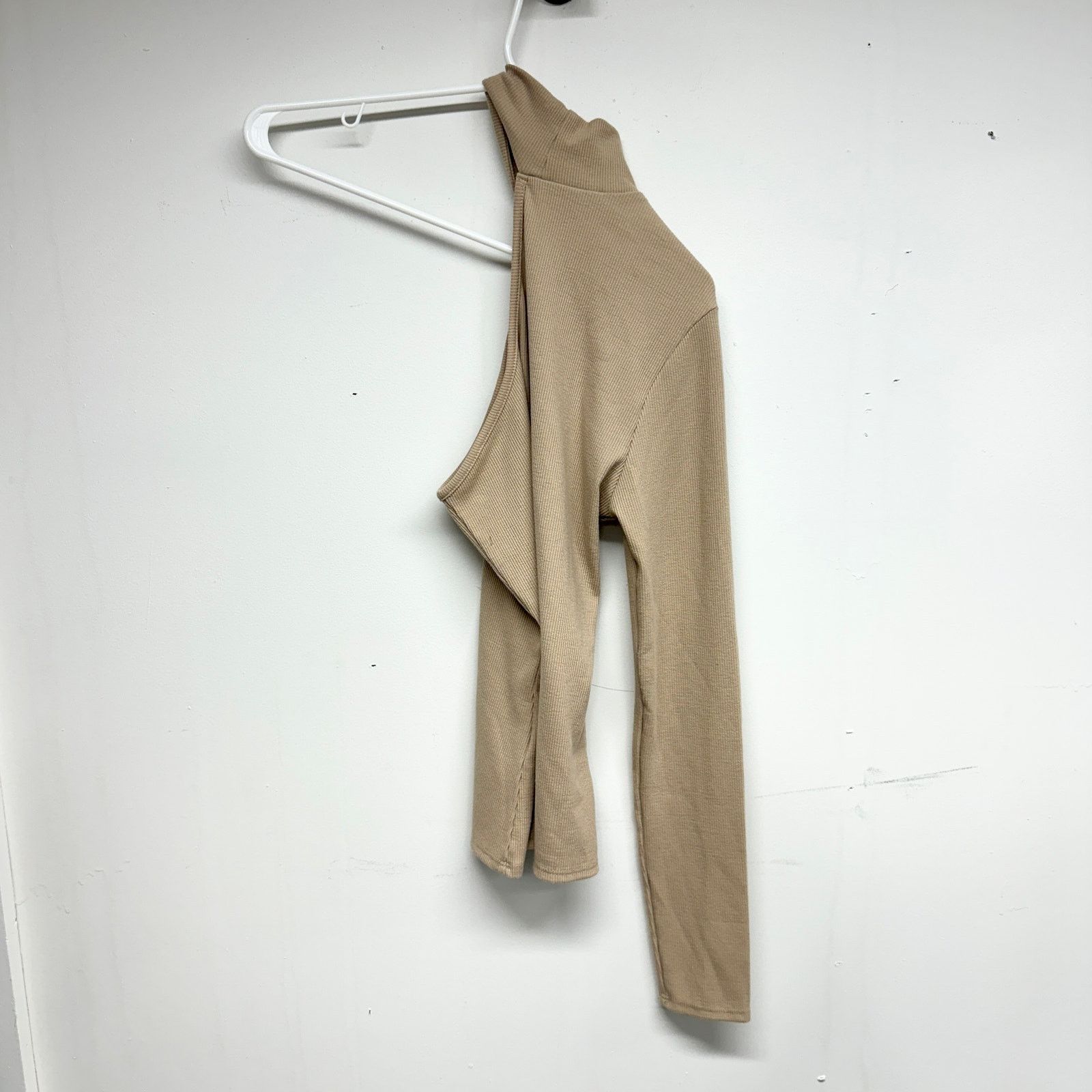 Other Lulu's Tank Halter Neck One Sleeve Ribbed Top Sz Medium NWT Size M / US 6-8 / IT 42-44 - 3 Thumbnail