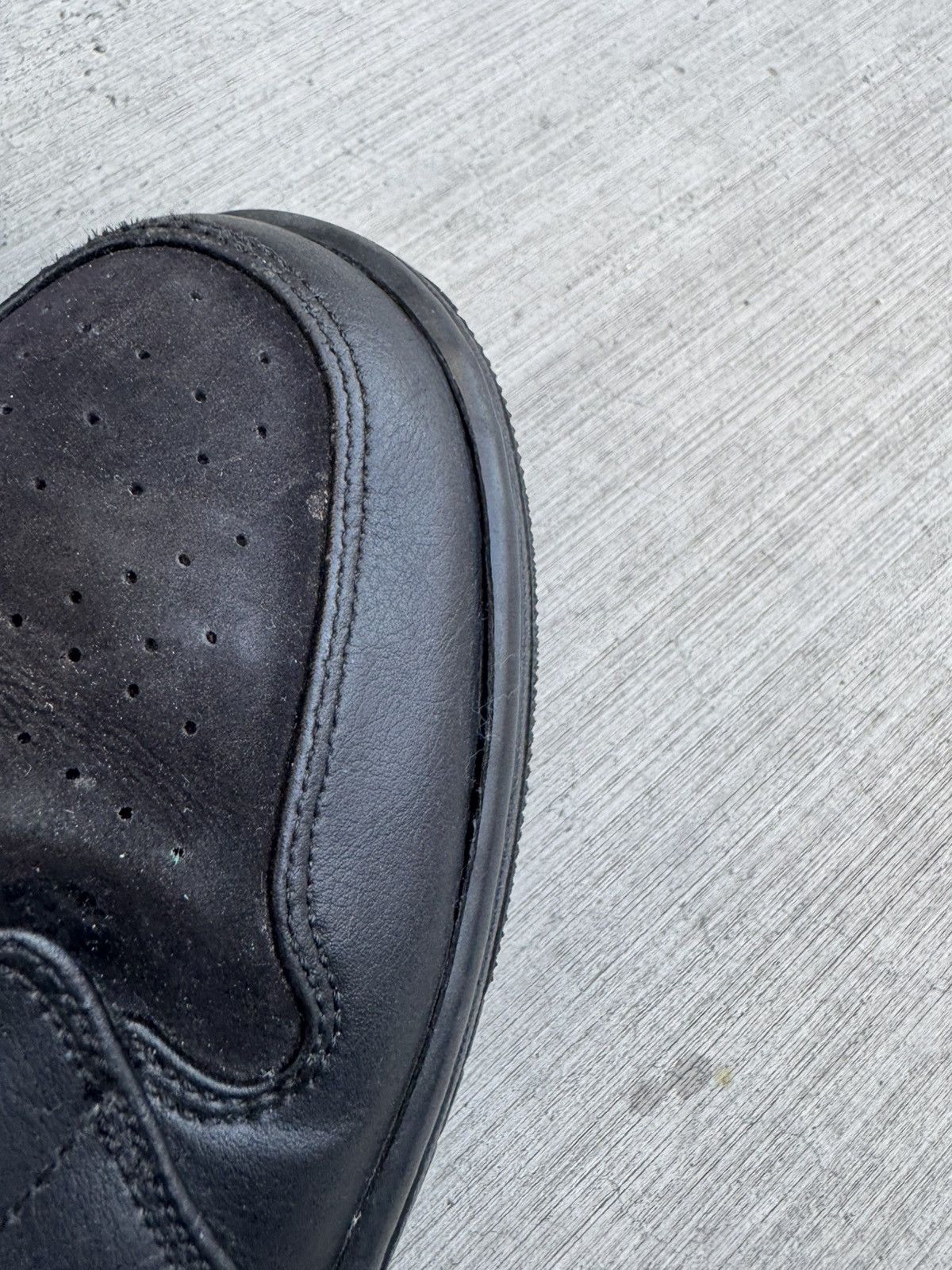 Jordan Brand JORDAN 1 MID TRIPLE BLACK 2018 SIZE 12 Size US 12 / EU 45 - 7 Thumbnail