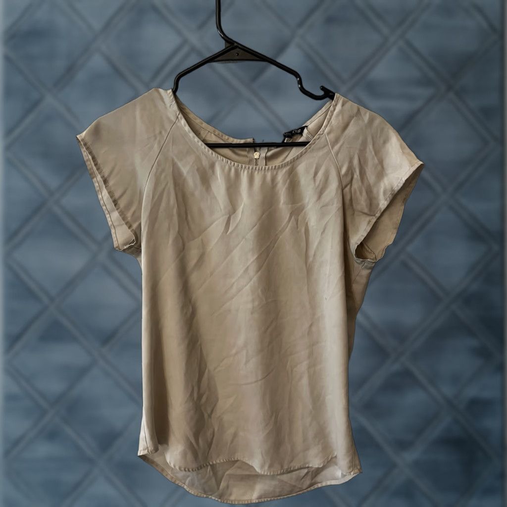 Express Express Beige Blouse - Short Sleeve Top with Zipper Back - Size XS Size XS / US 0-2 / IT 36-38 - 1 Thumbnail
