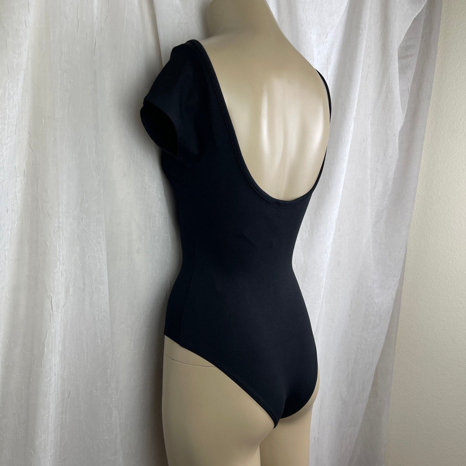 Forever 21 Forever 21 Low Scoop Back Short Sleeve Bodysuit Black NWT XS Size XS / US 0-2 / IT 36-38 - 14 Thumbnail