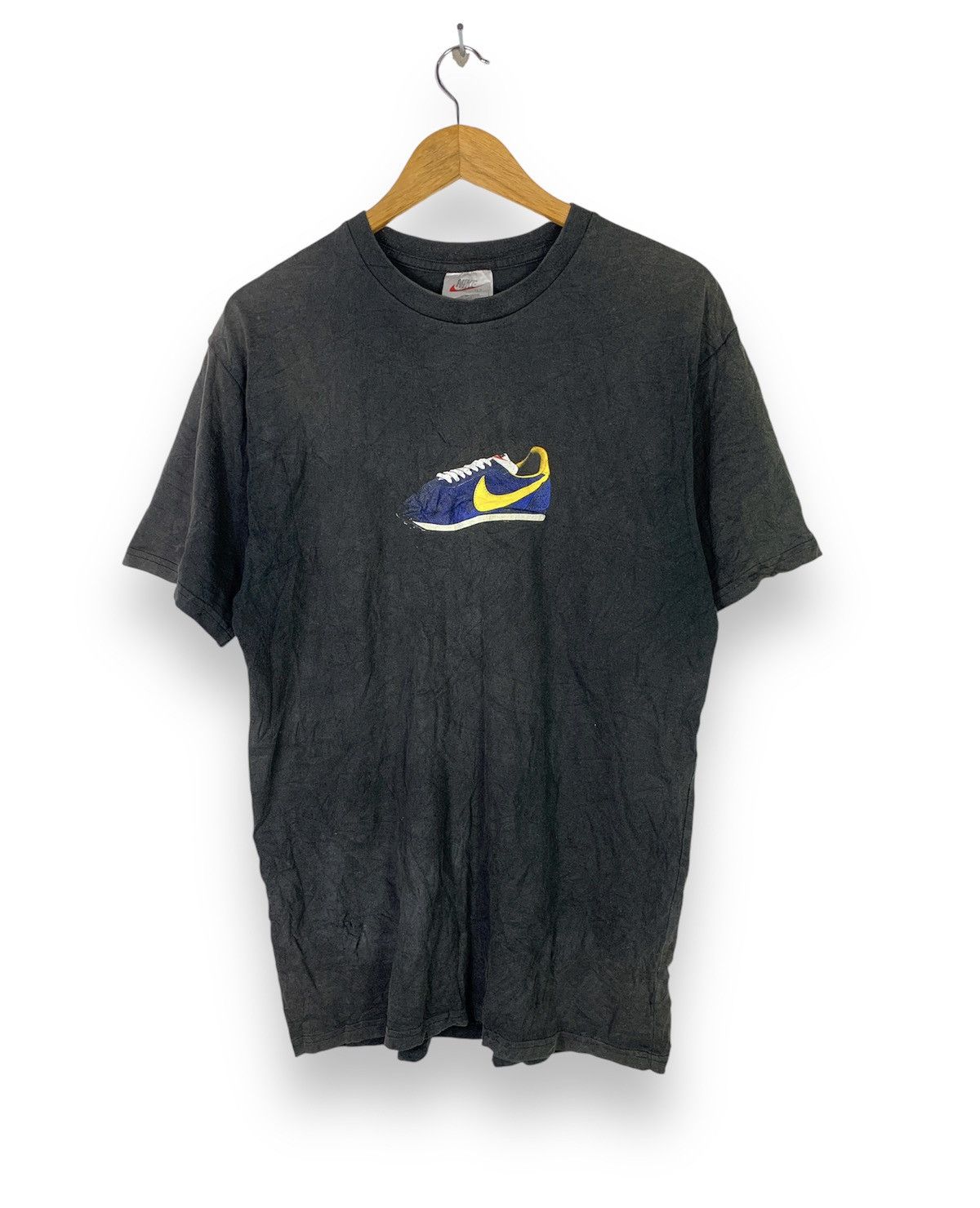 Nike × Vintage Vintage Authentic Nike shoes Logo T Shirt Size US L / EU 52-54 / 3 - 1 Thumbnail