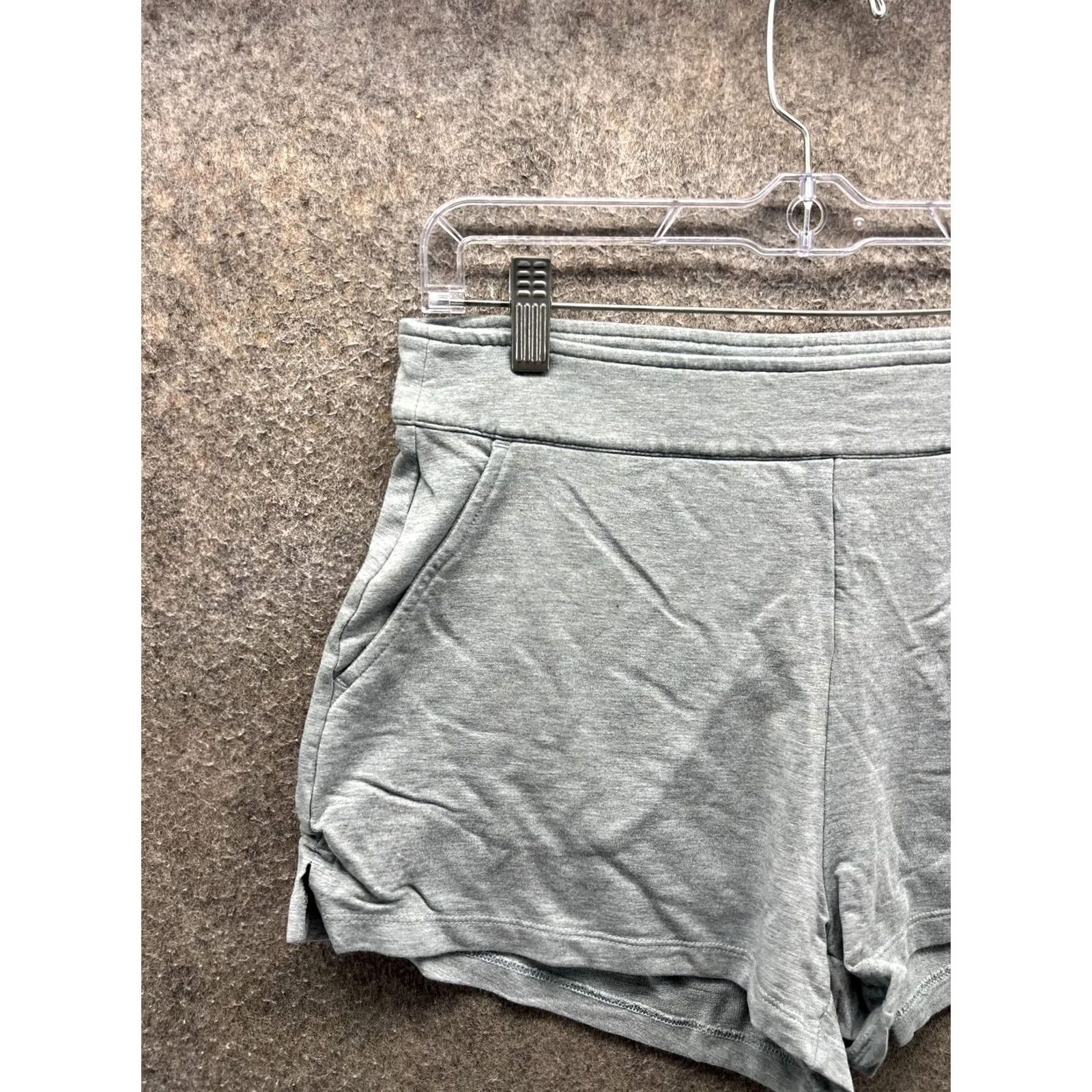 TravisMathew Travis Mathew Shorts Women Medium Gray Sweat Elastic Waist 4 Inseam Lounge Size 32" / US 10 / IT 46 - 6 Thumbnail