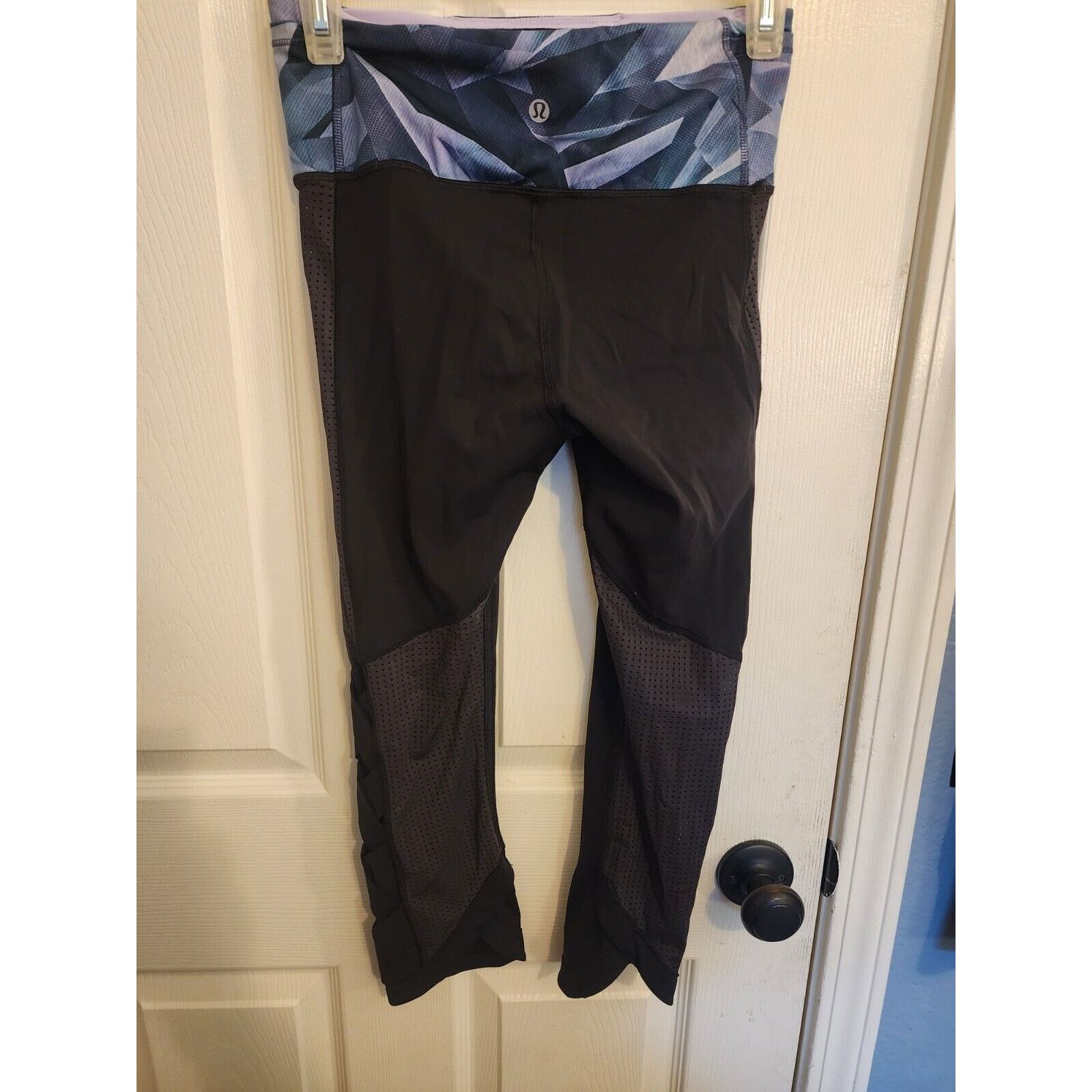 Lululemon Lululemon Womens Criss Cross Mesh Leggings Sz 4 Black Size 27" / US 4 / IT 40 - 2 Thumbnail