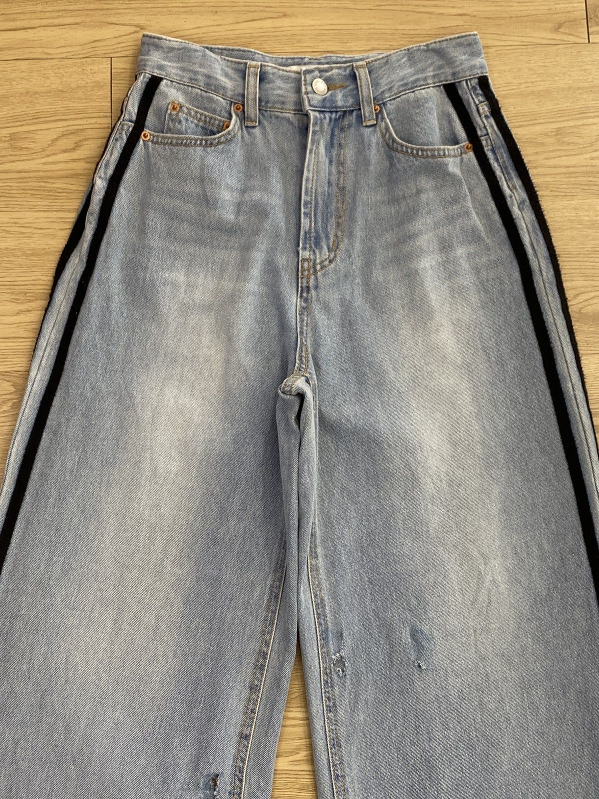 Japanese Brand Vintage Japanese Brand Blue Wash Style Side Line Jeans Size 26" / US 2 / IT 38 - 2 Thumbnail