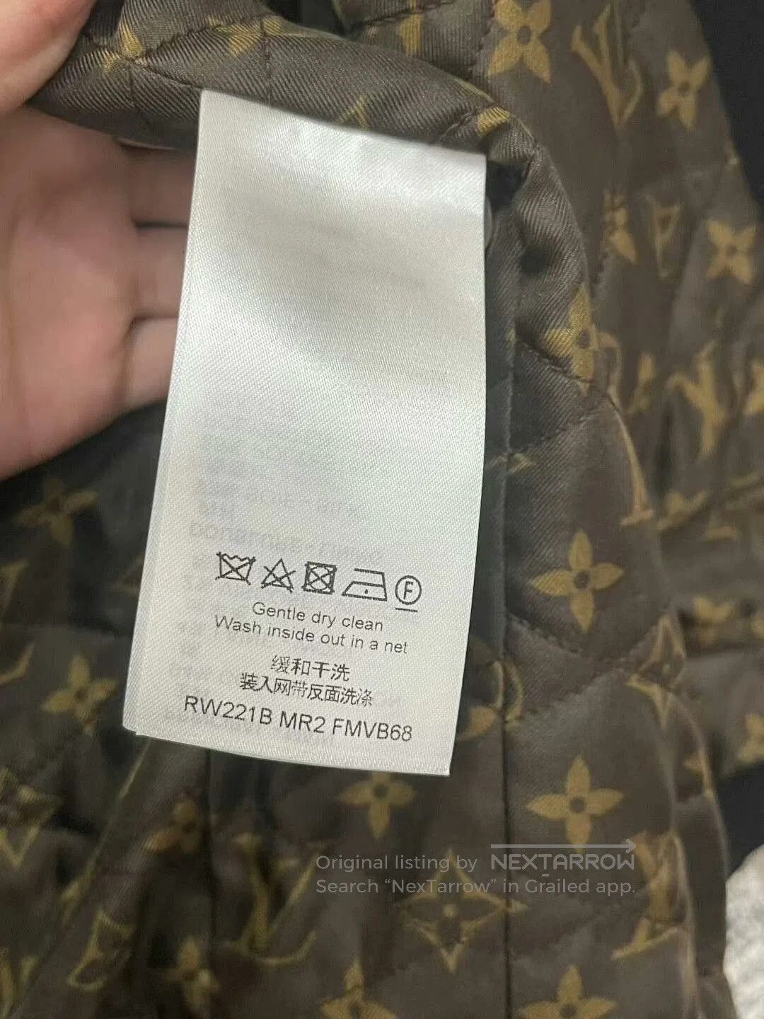 Louis Vuitton louis vuitton tweed jacket in new condition. Size S / US 4 / IT 40 - 5 Thumbnail
