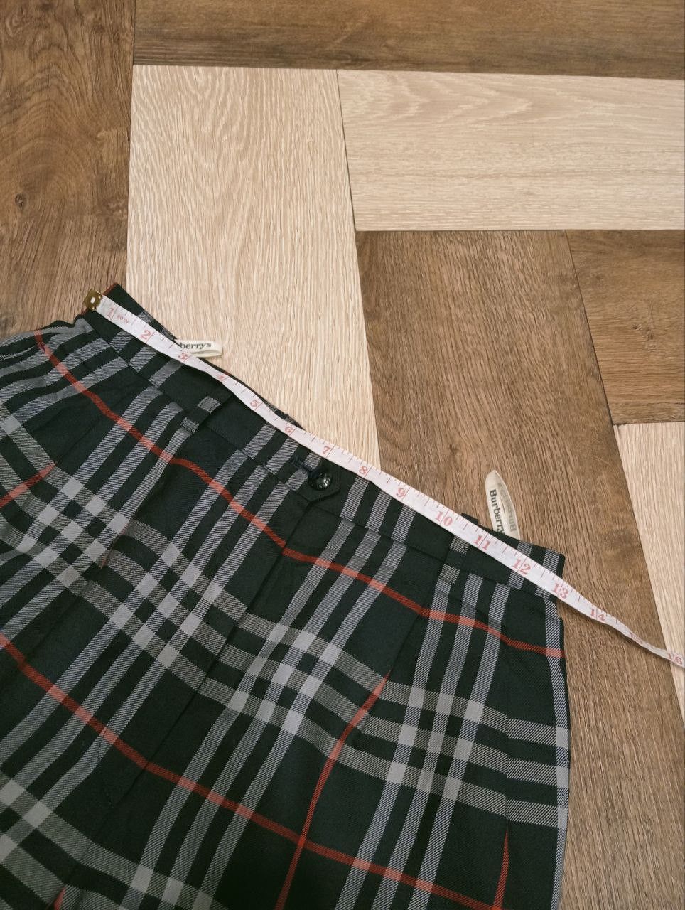 Burberry VINTAGE BURBERRYS NOVA CHECK WOOL SHORTPANTS Size 26" / US 2 / IT 38 - 9 Thumbnail