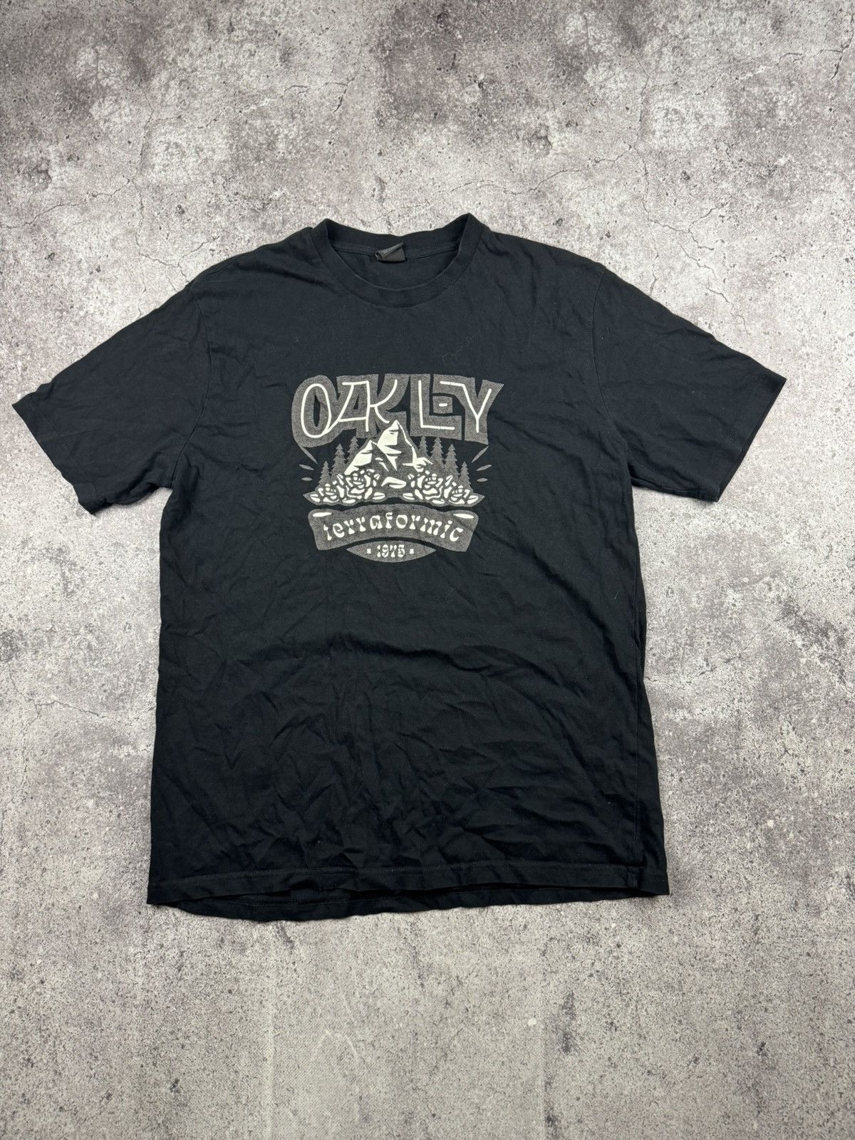 Oakley Crazy Vintage Oakley Y2K T-shirt Outdoor mount Big Logo Size US L / EU 52-54 / 3 - 1 Thumbnail