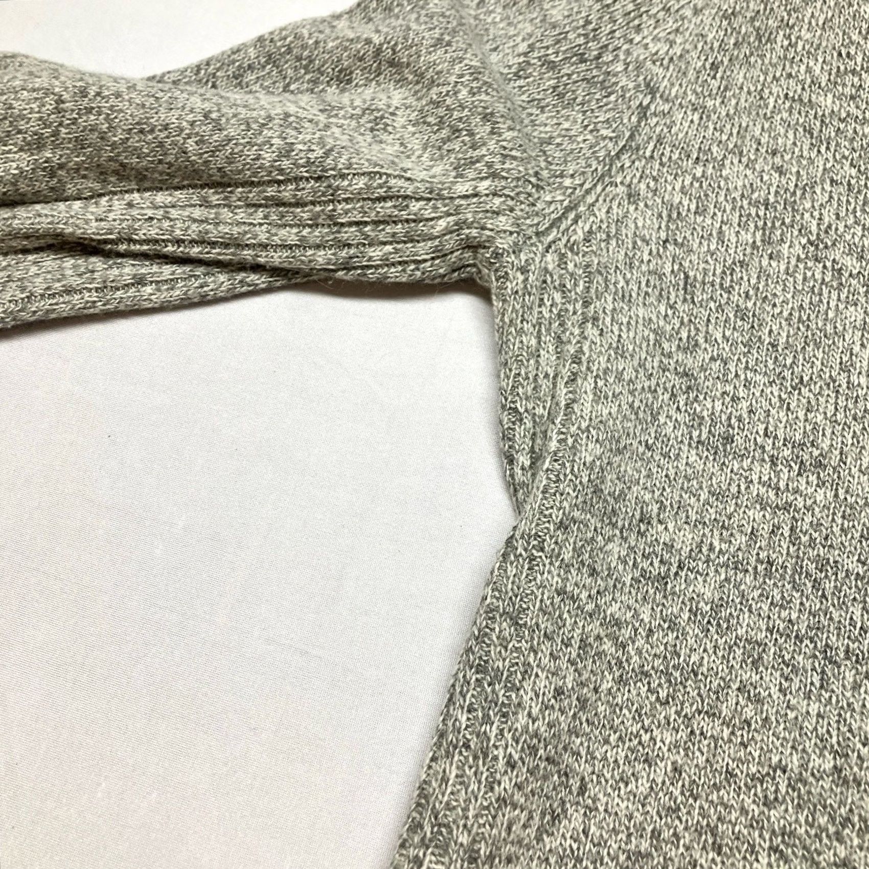 Urban Outfitters Urban Outfitters O'Hanlon Mills V Neck Wool Cardigan Tweed Sweater Gray Size S Men Cardigan V-Neck Wool Tweed Gray S Pockets Button Vintage? No Size US S / EU 44-46 / 1 - 6 Thumbnail