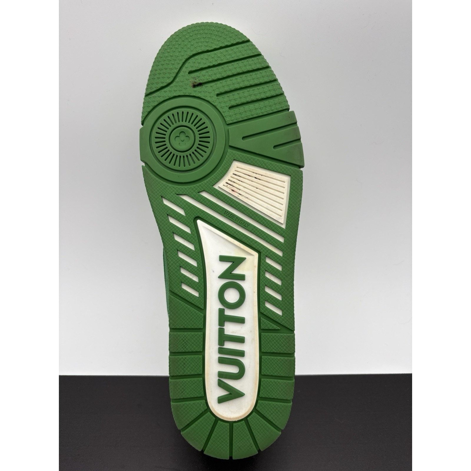 Louis Vuitton 10-10.5 US Louis Vuitton Trainer ' Green White ' VERY CLEAN Size US 10 / EU 43 - 13 Thumbnail