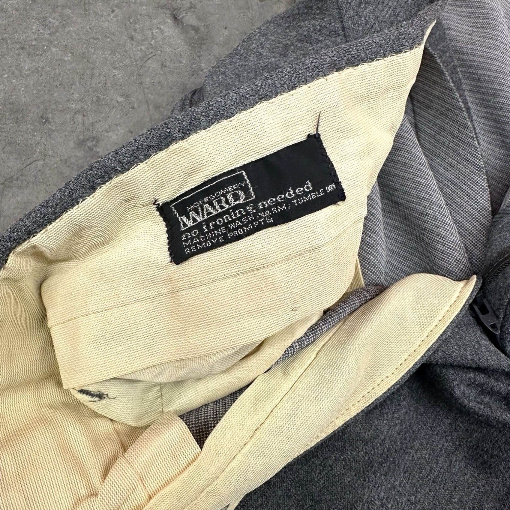 Vintage VINTAGE Montgomery Ward Polyester No Iron Western Slacks Pants 38 x 29 Gray 1960s 1970s Mens Regular Pleated Look Hippy Size US 38 / EU 54 - 5 Thumbnail
