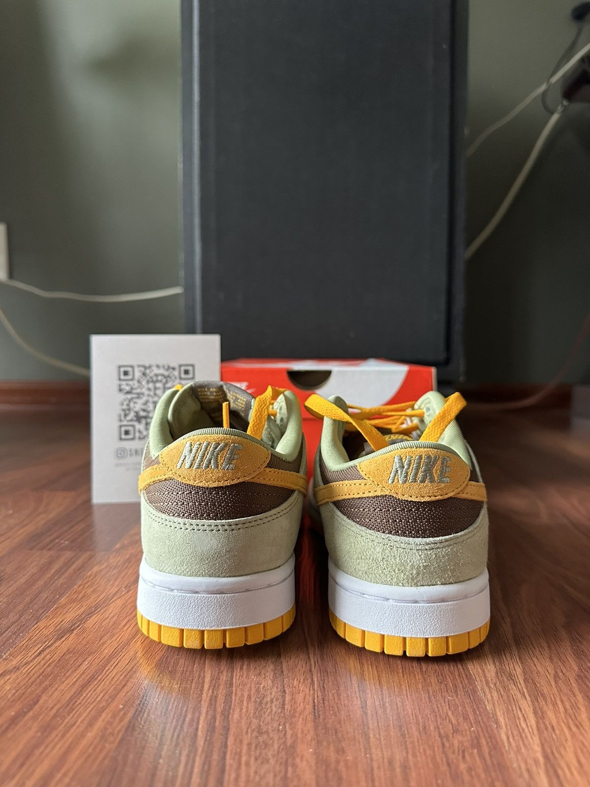 Nike Nike Dunk Low Dusty Olive (2023) Size 6M/7.5W DH5360-300 Size US 6 / EU 39 - 4 Thumbnail