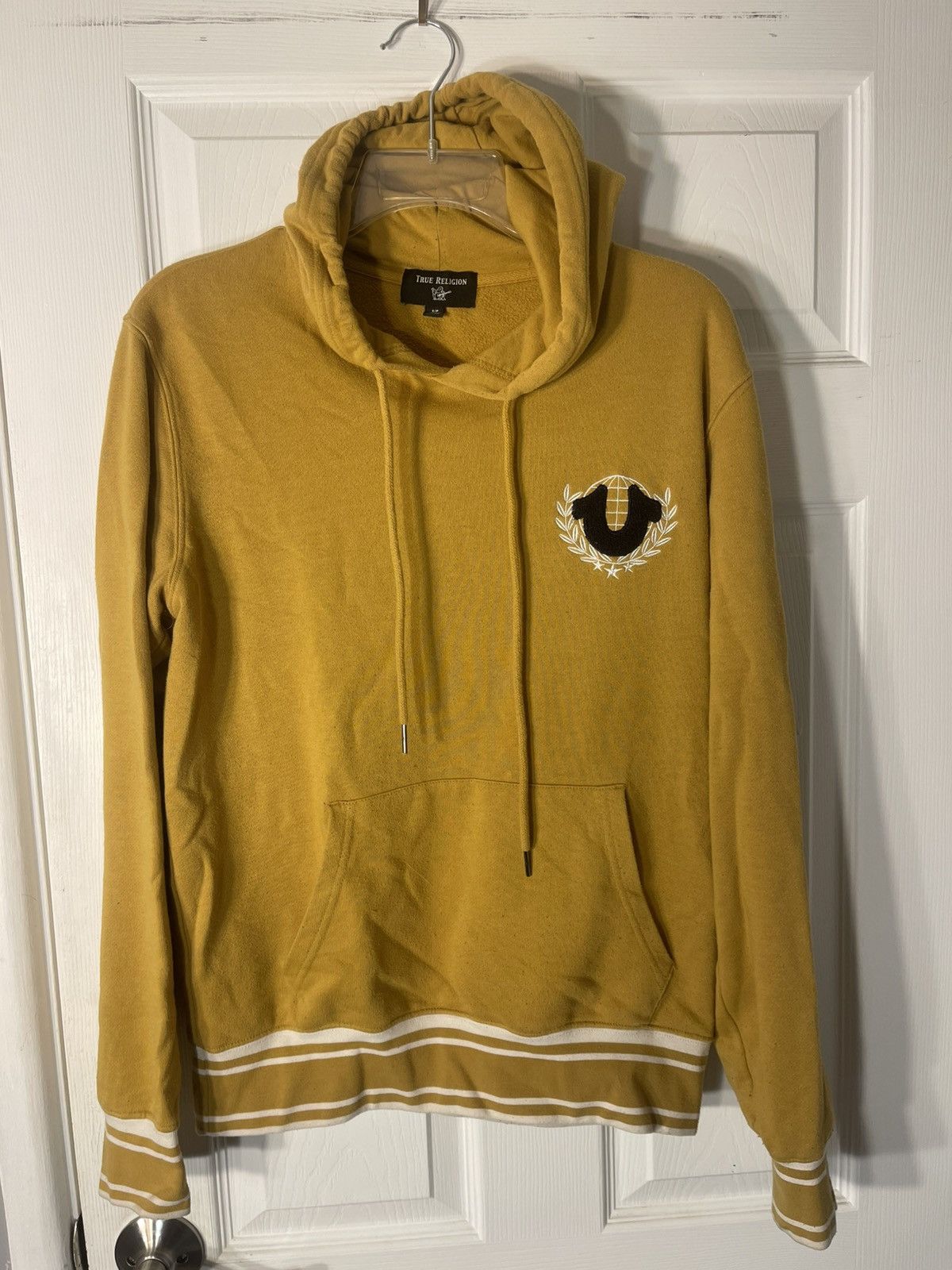 True Religion True Religion Chenille Logo Pullover Hoodie Yellow Size S Size US S / EU 44-46 / 1 - 1 Thumbnail