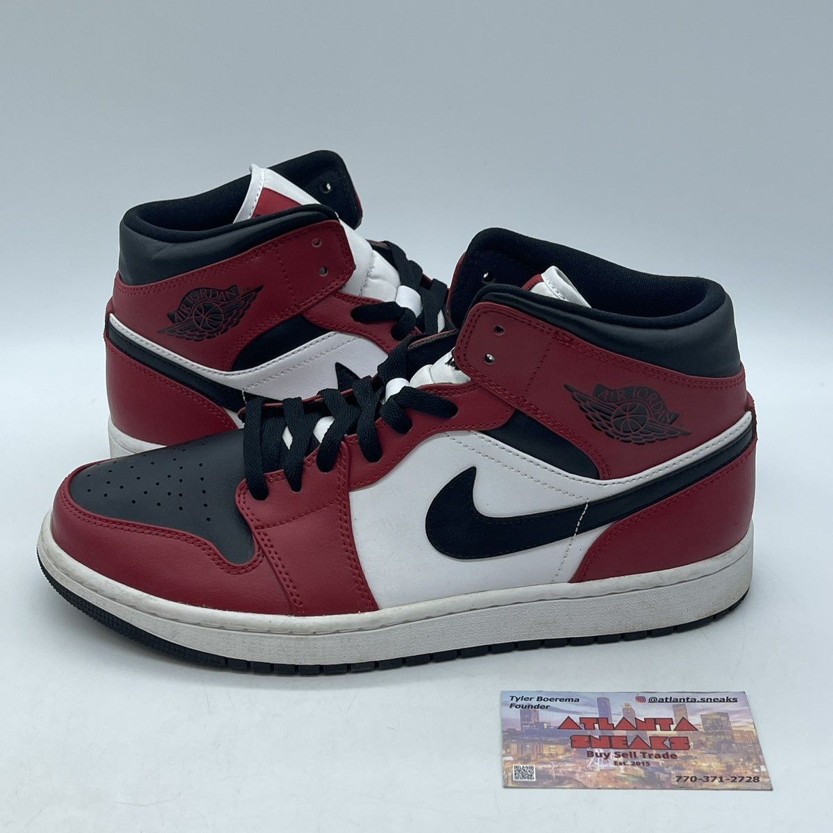 Jordan Brand Air Jordan 1 mid Chicago black toe Size US 9.5 / EU 42-43 - 1 Thumbnail