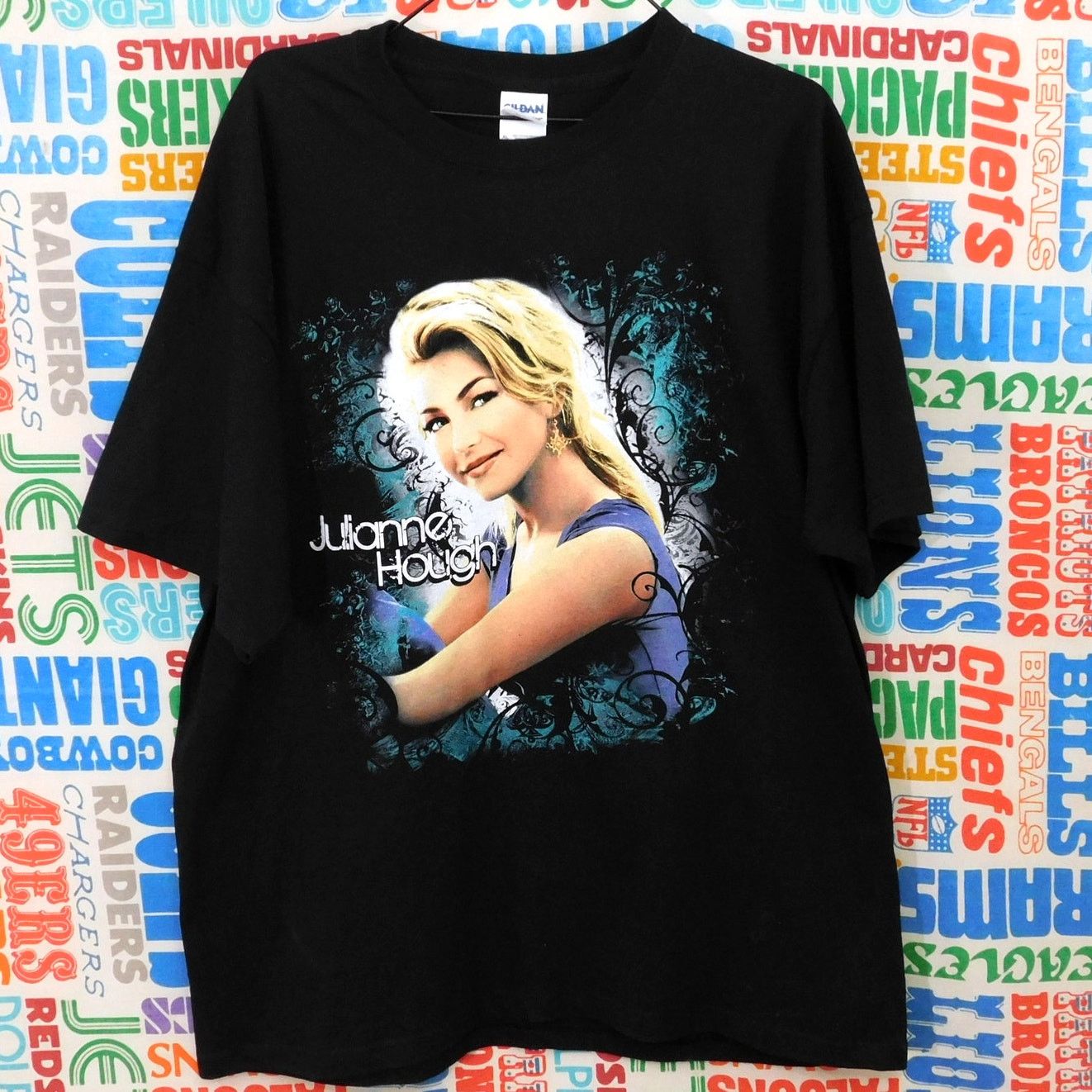 Gildan Julianne Hough Tour Tee Size XL 2008 Double Sided Graphic Size US XL / EU 56 / 4 - 1 Thumbnail