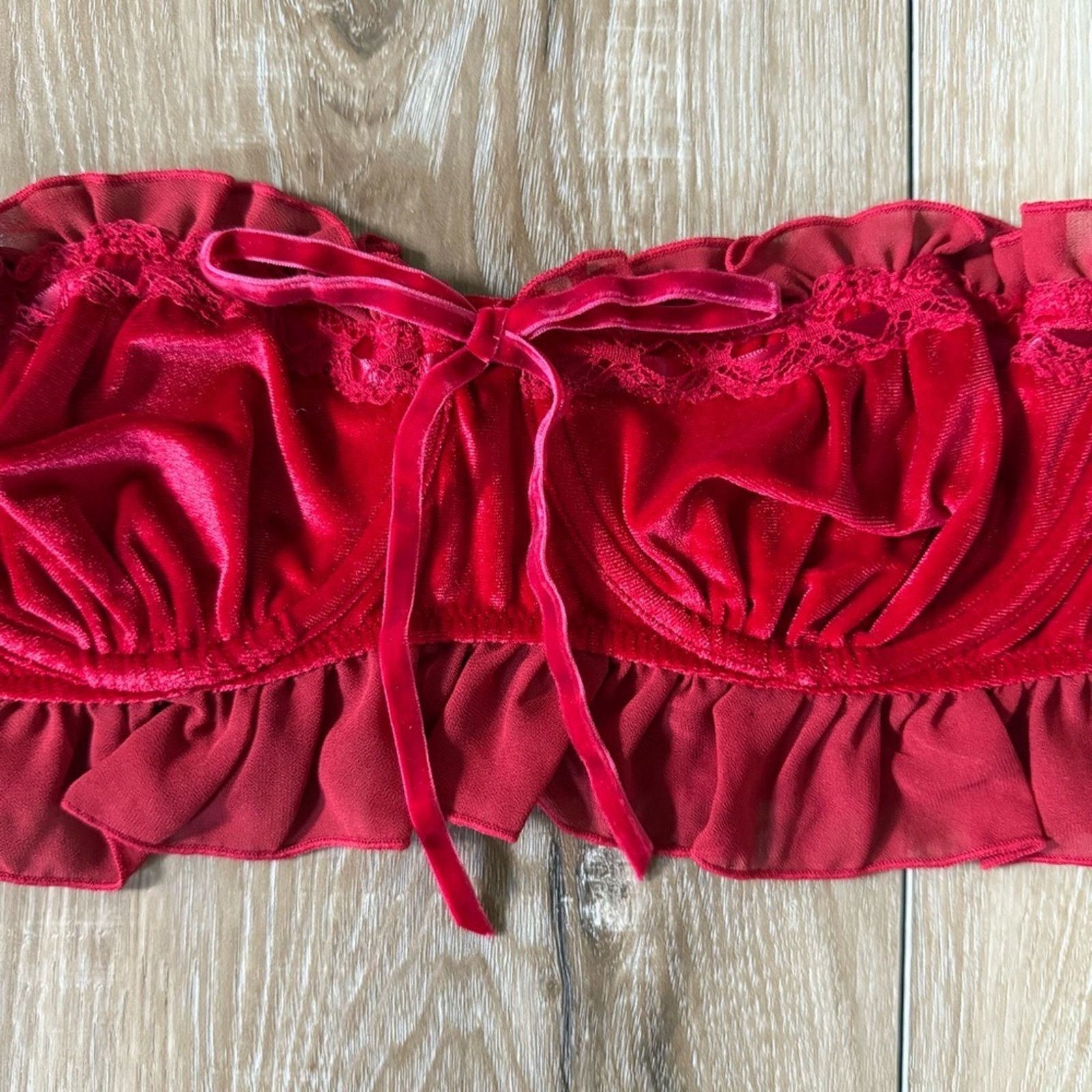 Urban Outfitters Urban Outfitters Out From Under Velvet & Ruffle Bra Top M Size M / US 6-8 / IT 42-44 - 5 Thumbnail